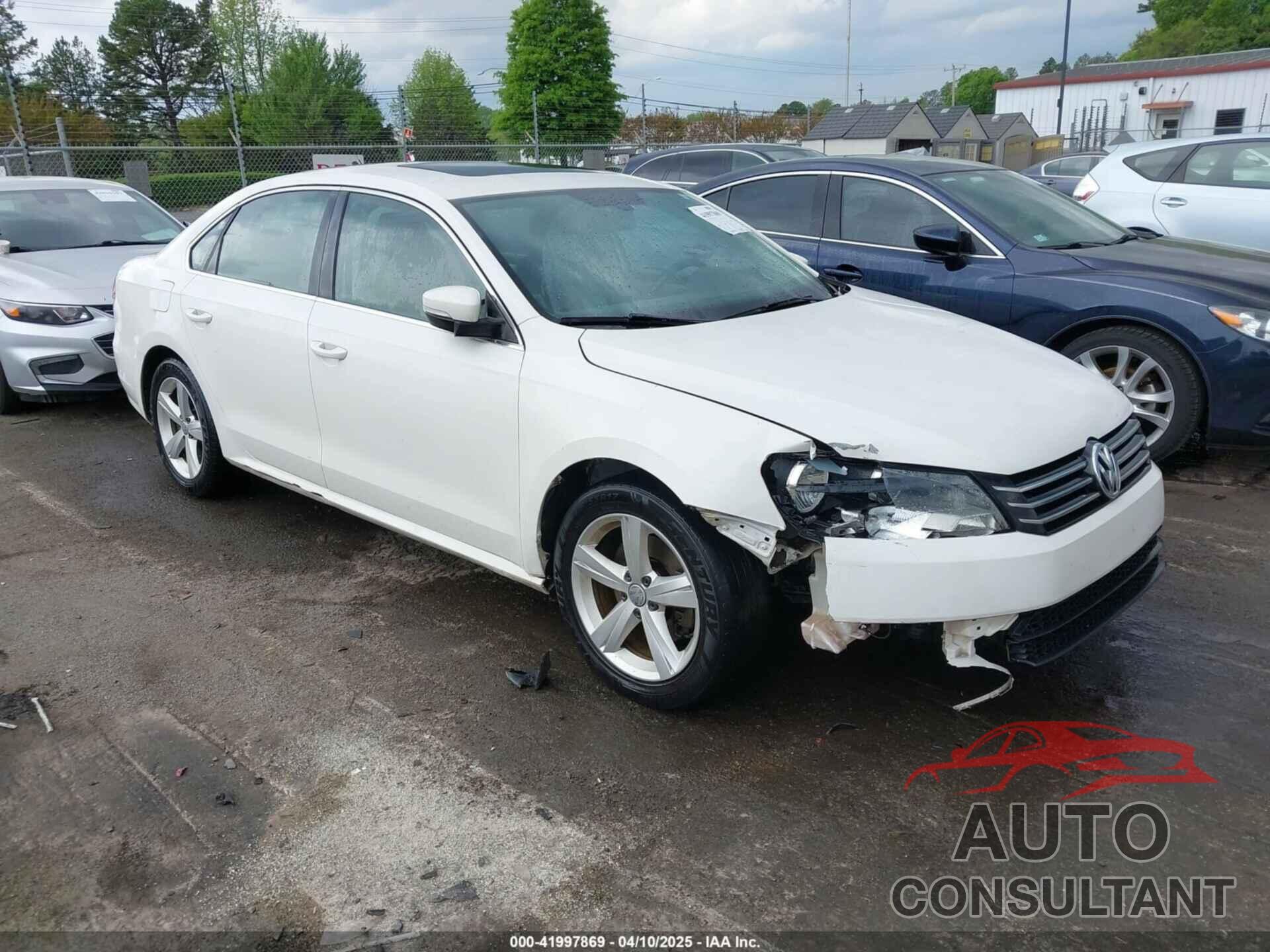 VOLKSWAGEN PASSAT 2013 - 1VWBH7A36DC110720