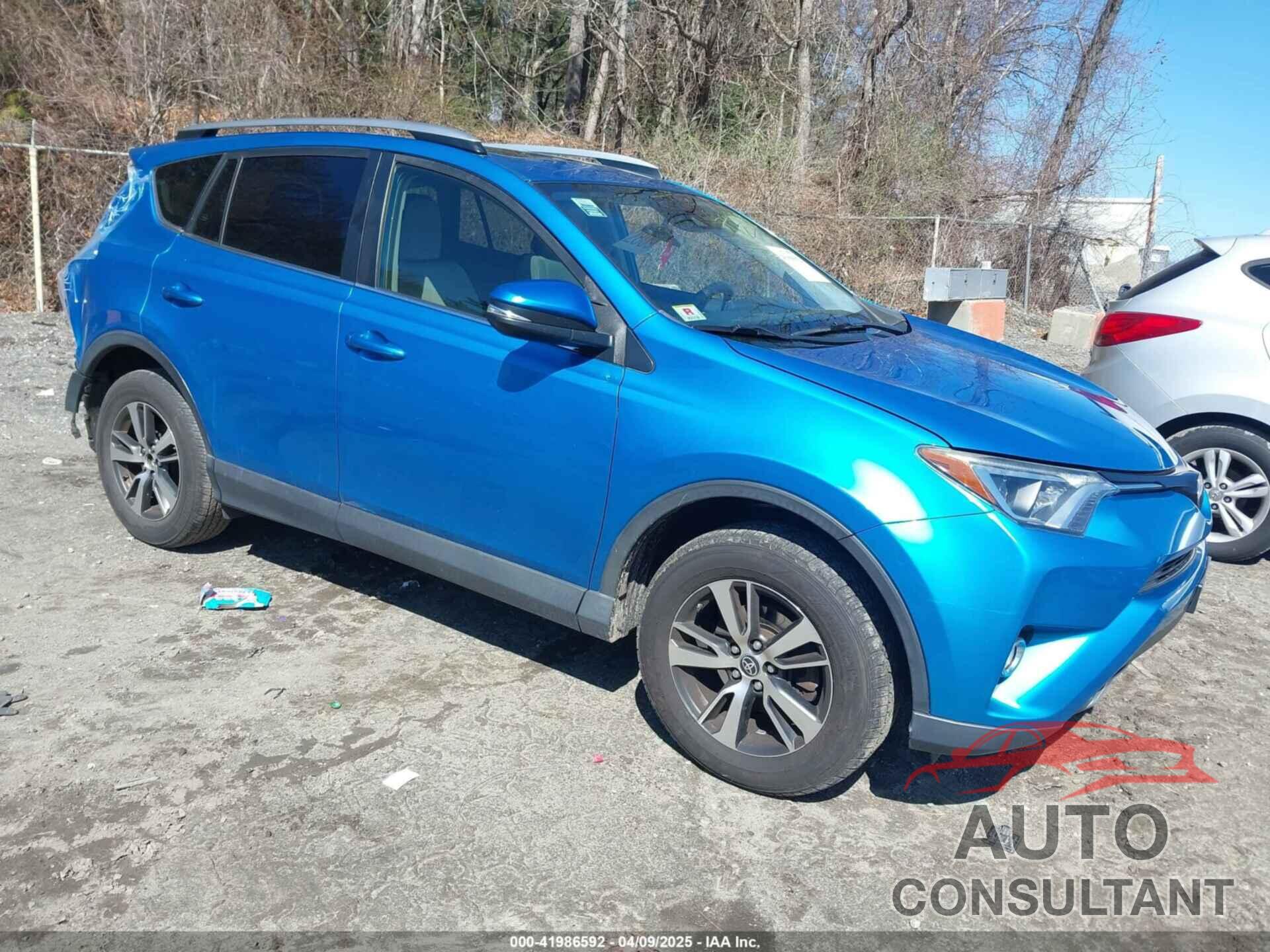 TOYOTA RAV4 2018 - JTMRFREV1JD251599