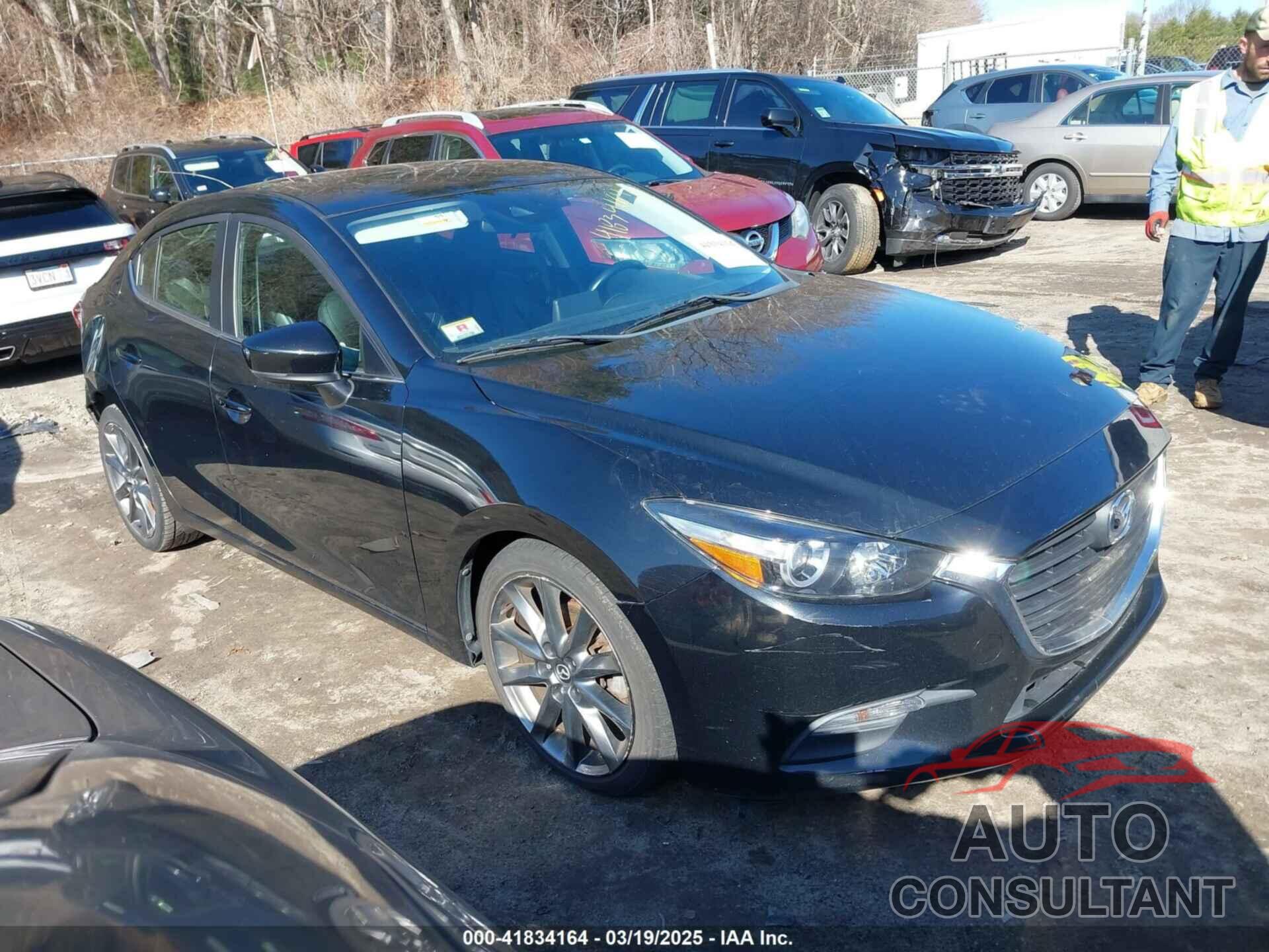 MAZDA MAZDA3 2018 - 3MZBN1V34JM208669