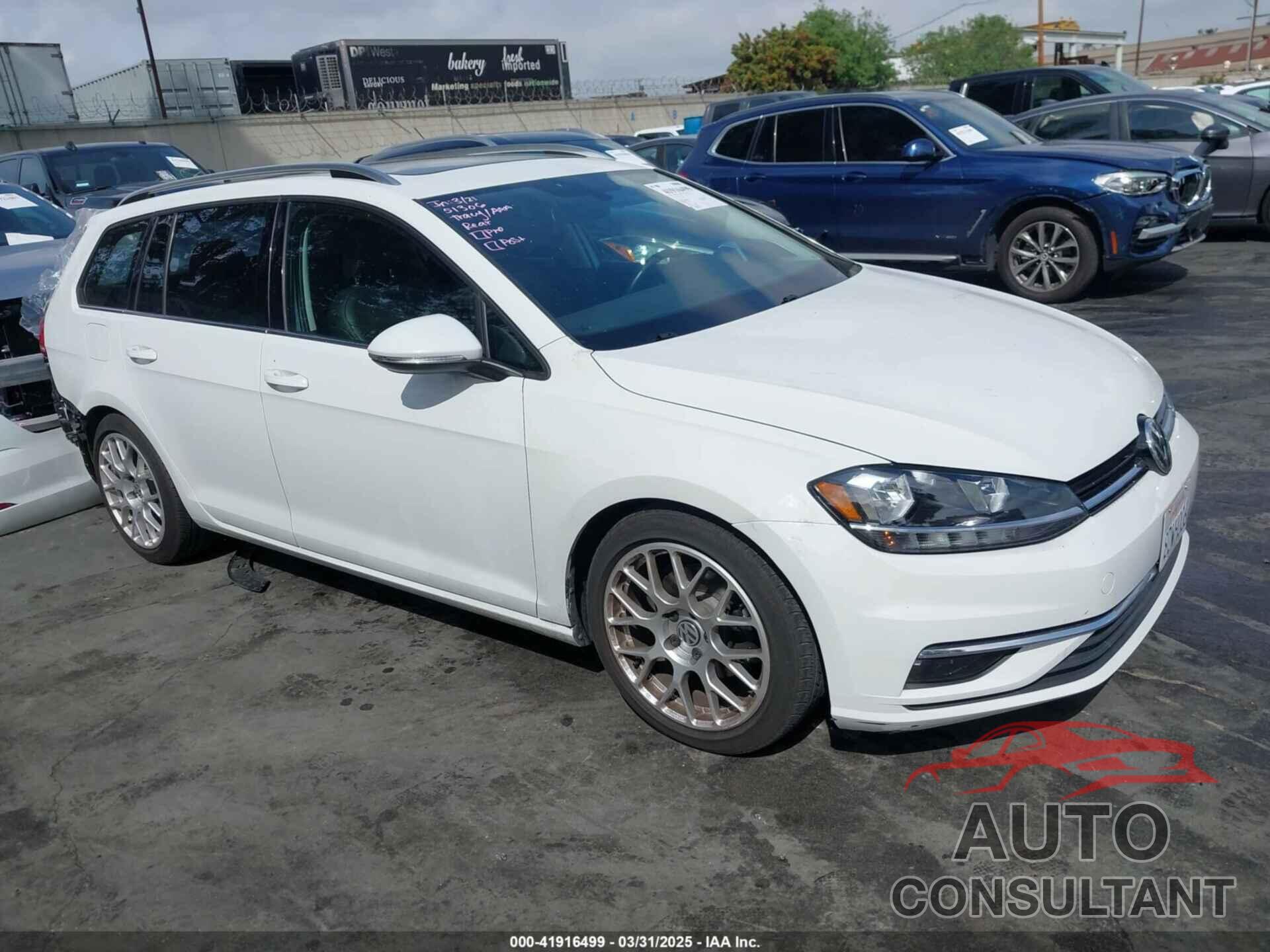 VOLKSWAGEN GOLF SPORTWAGEN 2018 - 3VWL17AU8JM761889