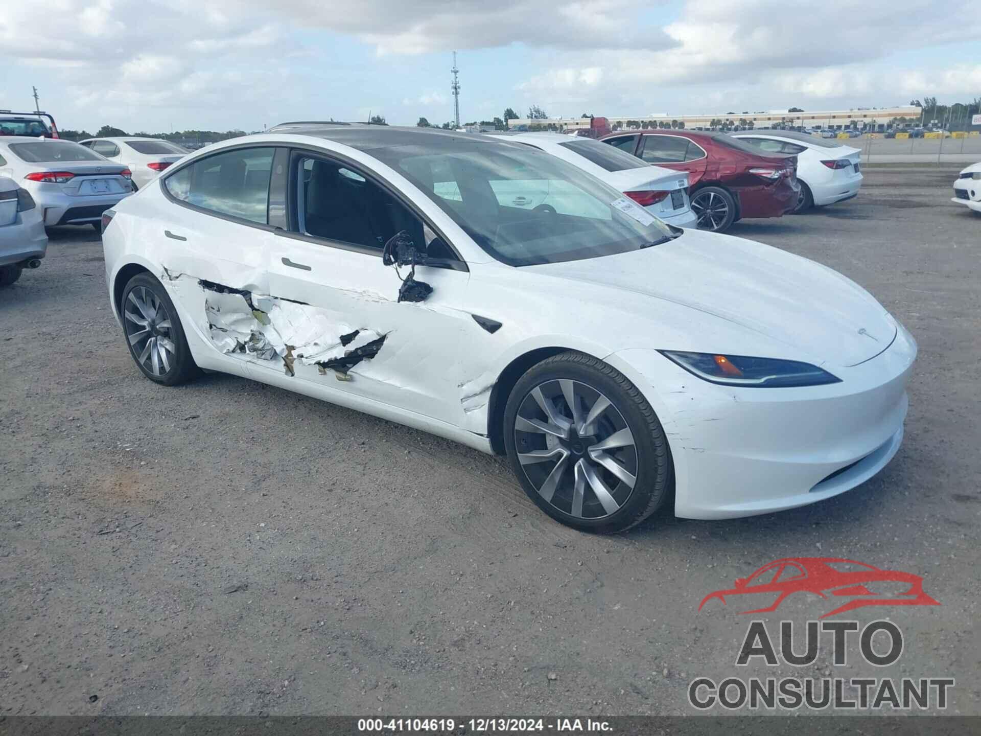 TESLA MODEL 3 2024 - 5YJ3E1EA7RF751293