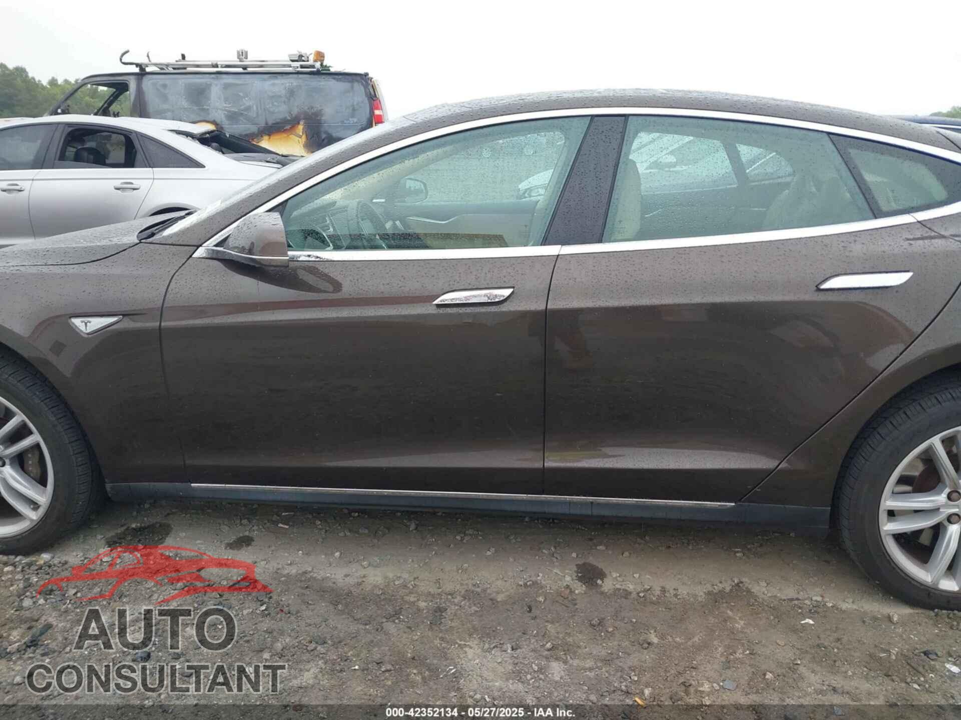 TESLA MODEL S 2013 - 5YJSA1CG0DFP14013