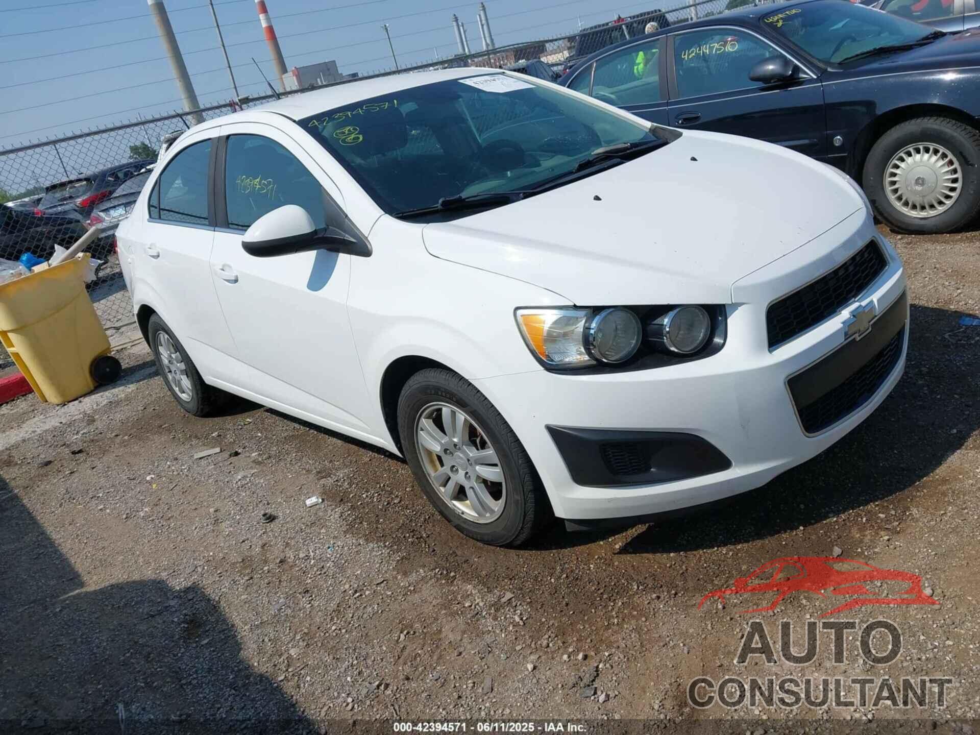 CHEVROLET SONIC 2013 - 1G1JC5SH2D4241528