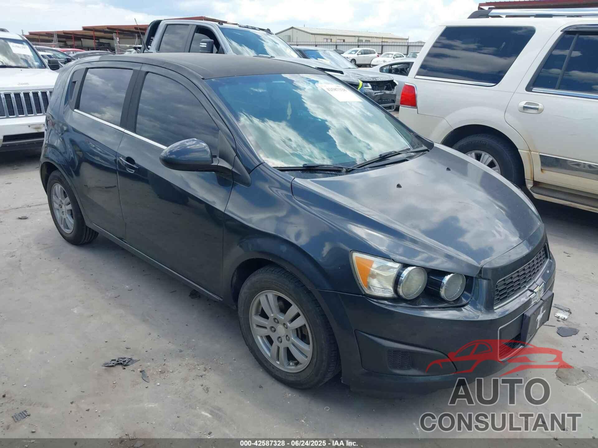 CHEVROLET SONIC 2014 - 1G1JC6SH8E4100132