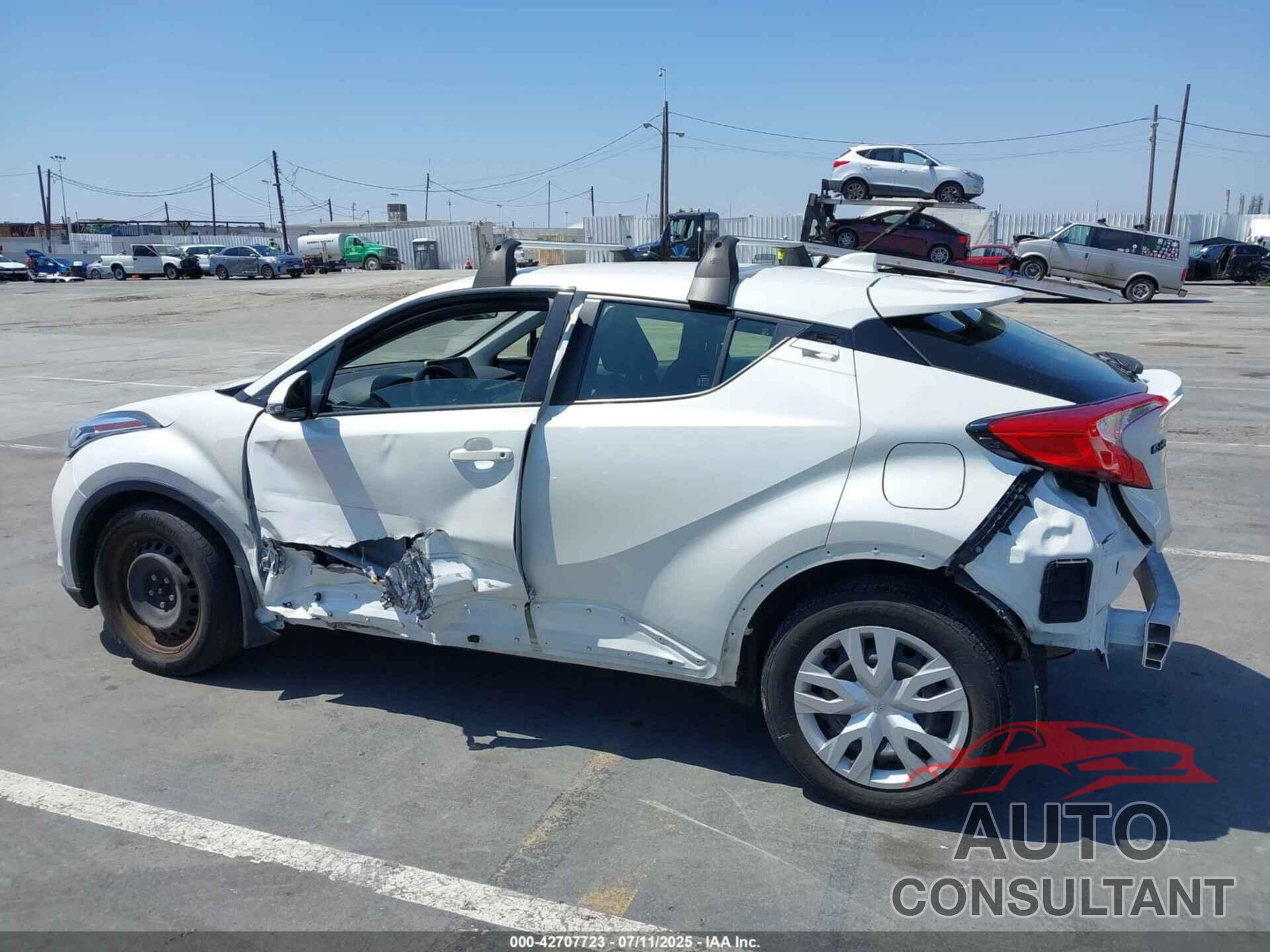 TOYOTA C-HR 2021 - JTNKHMBX0M1116166