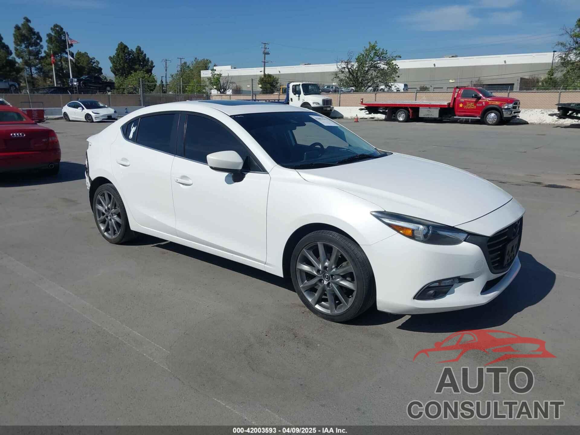 MAZDA MAZDA3 2018 - 3MZBN1W34JM163313