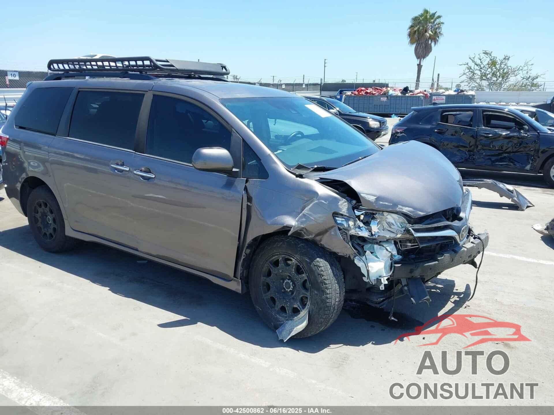 TOYOTA SIENNA 2019 - 5TDJZ3DC9KS225324