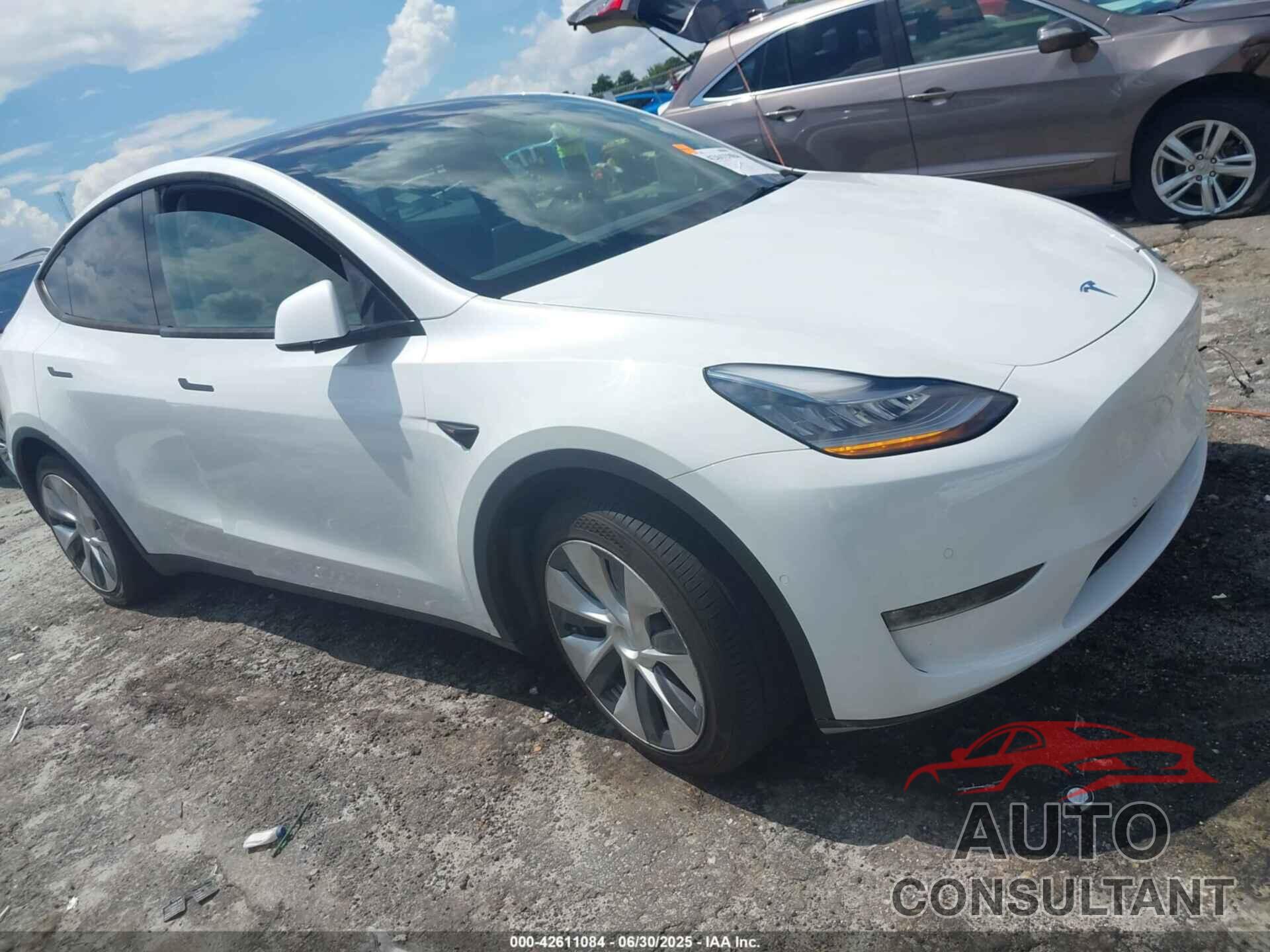 TESLA MODEL Y 2021 - 5YJYGDEE8MF124910