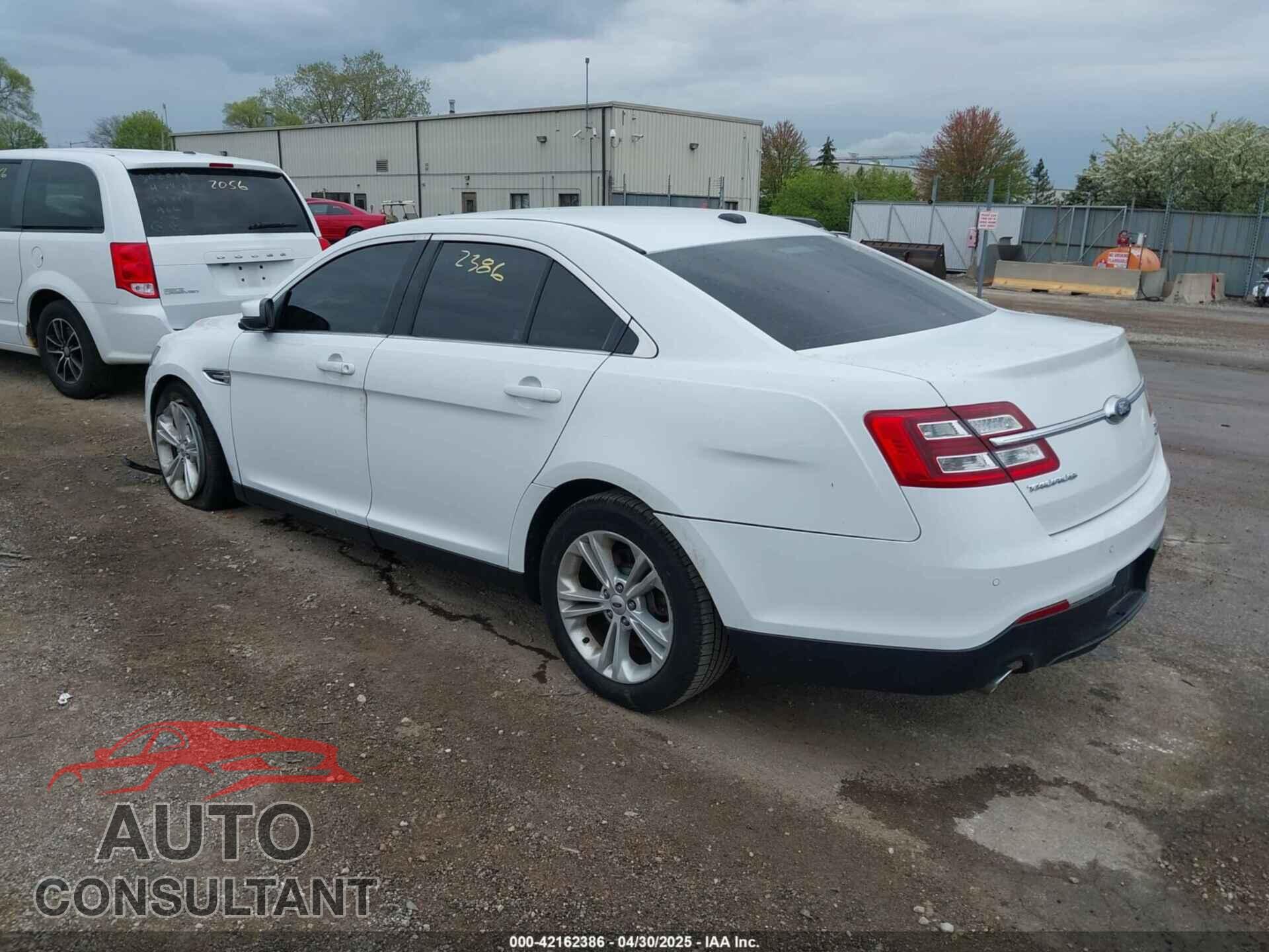 FORD TAURUS 2017 - 1FAHP2E86HG112643