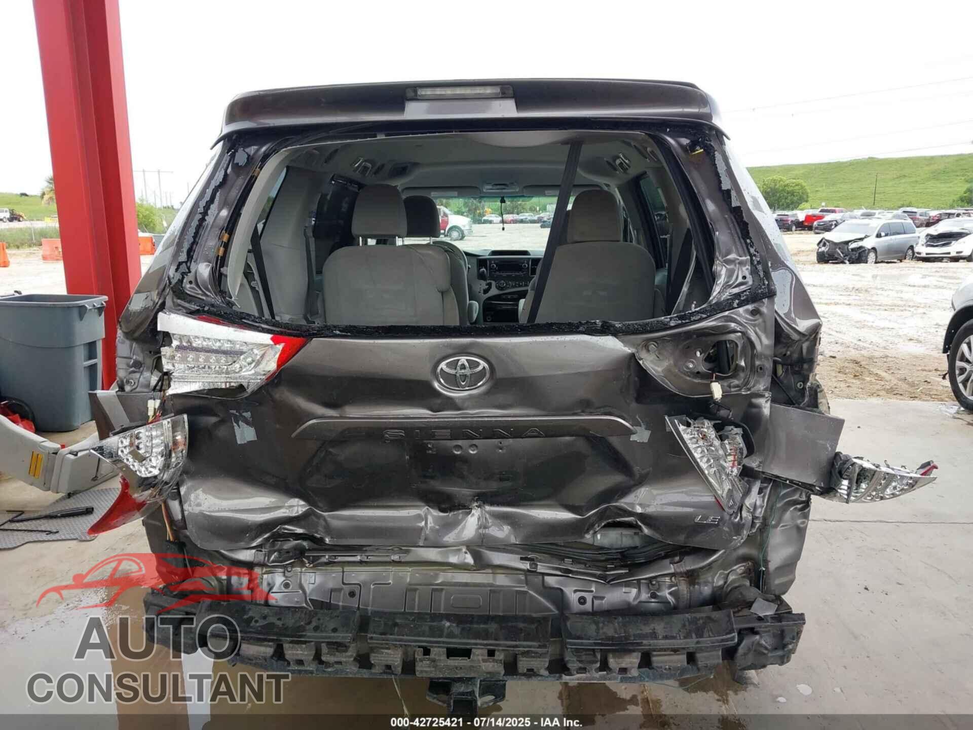 TOYOTA SIENNA 2013 - 5TDKK3DC8DS388073