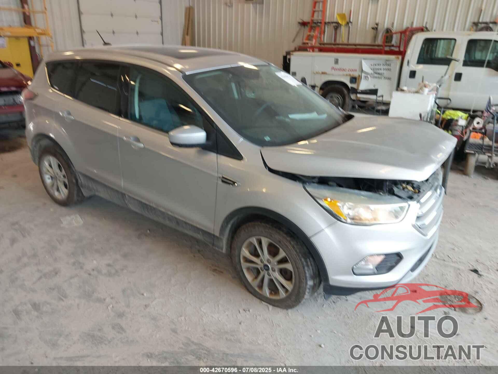 FORD ESCAPE 2017 - 1FMCU9G90HUA24244