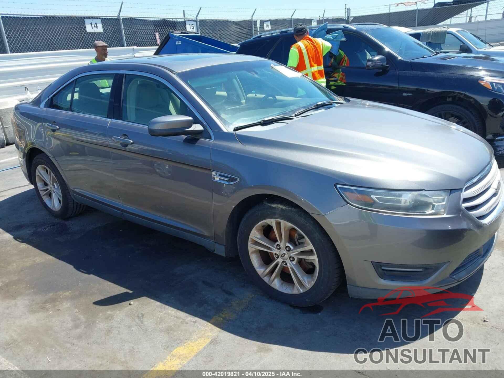 FORD TAURUS 2013 - 1FAHP2E82DG175331