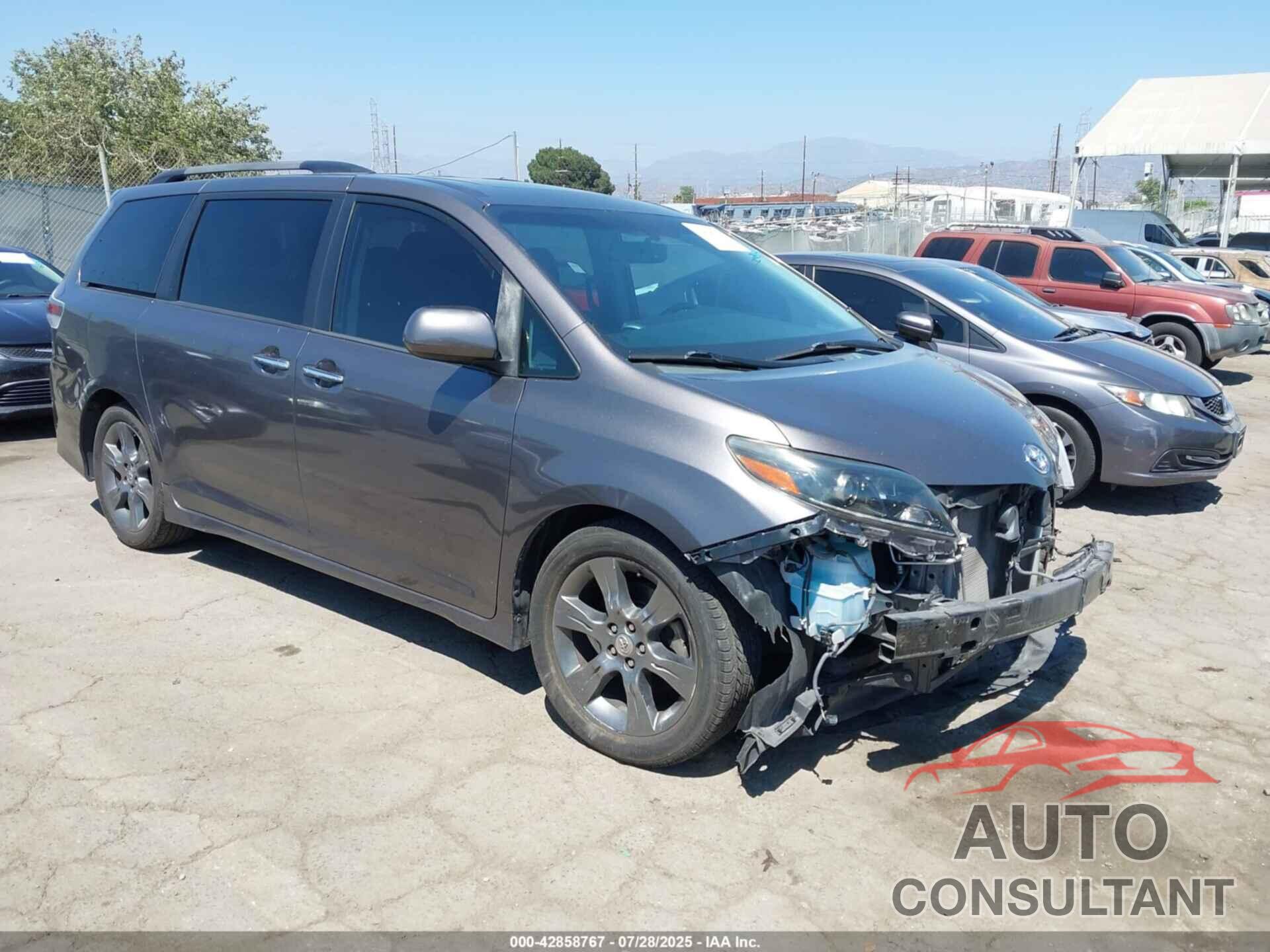 TOYOTA SIENNA 2015 - 5TDXK3DC7FS678569
