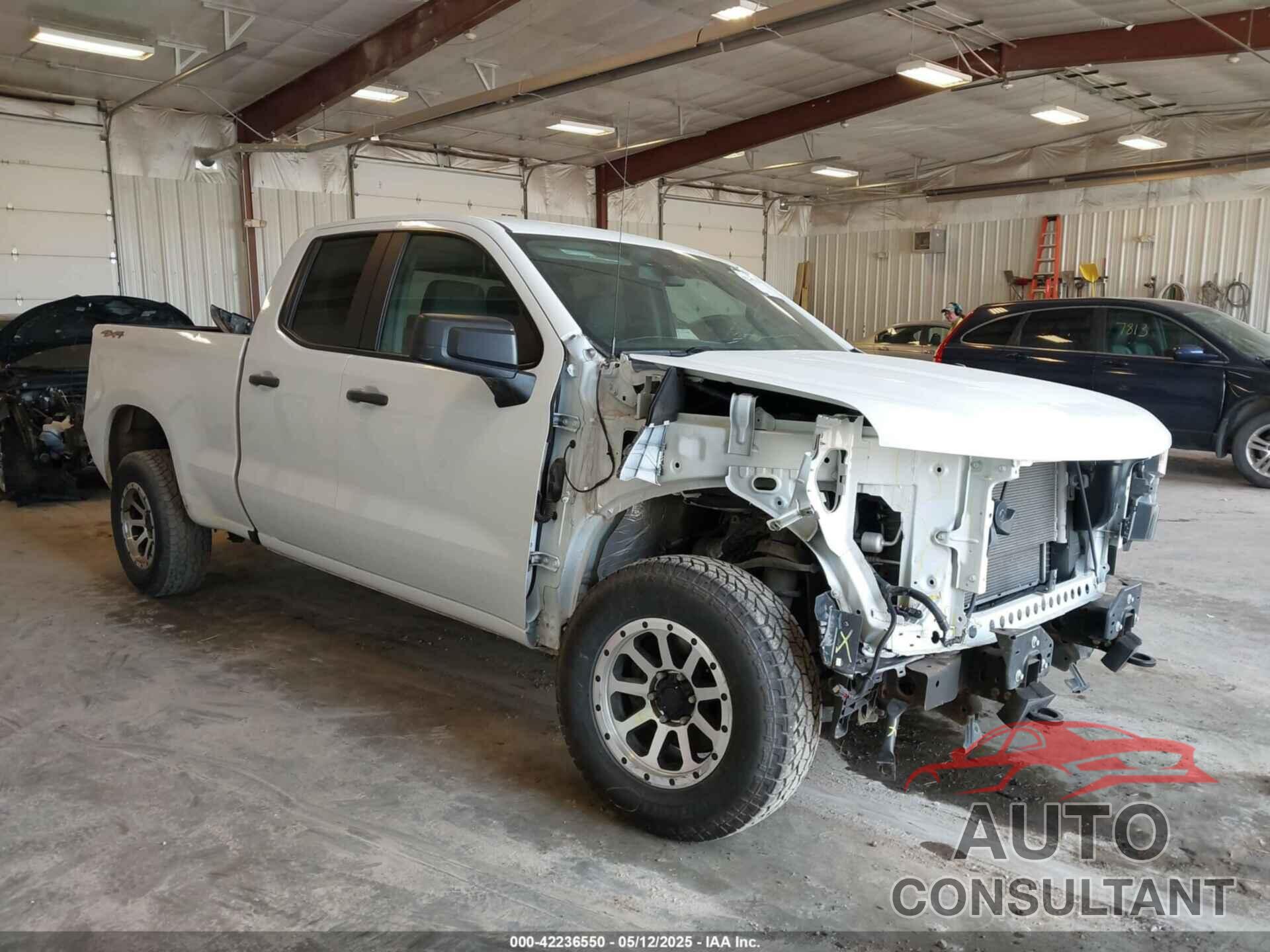 CHEVROLET SILVERADO 1500 2020 - 1GCRYAEH9LZ203926