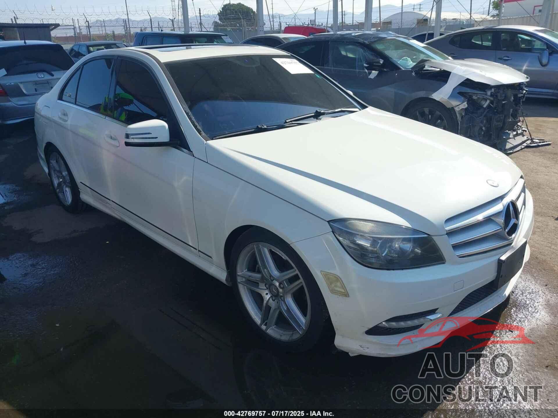 MERCEDES-BENZ C 300 2011 - WDDGF5EBXBR167541