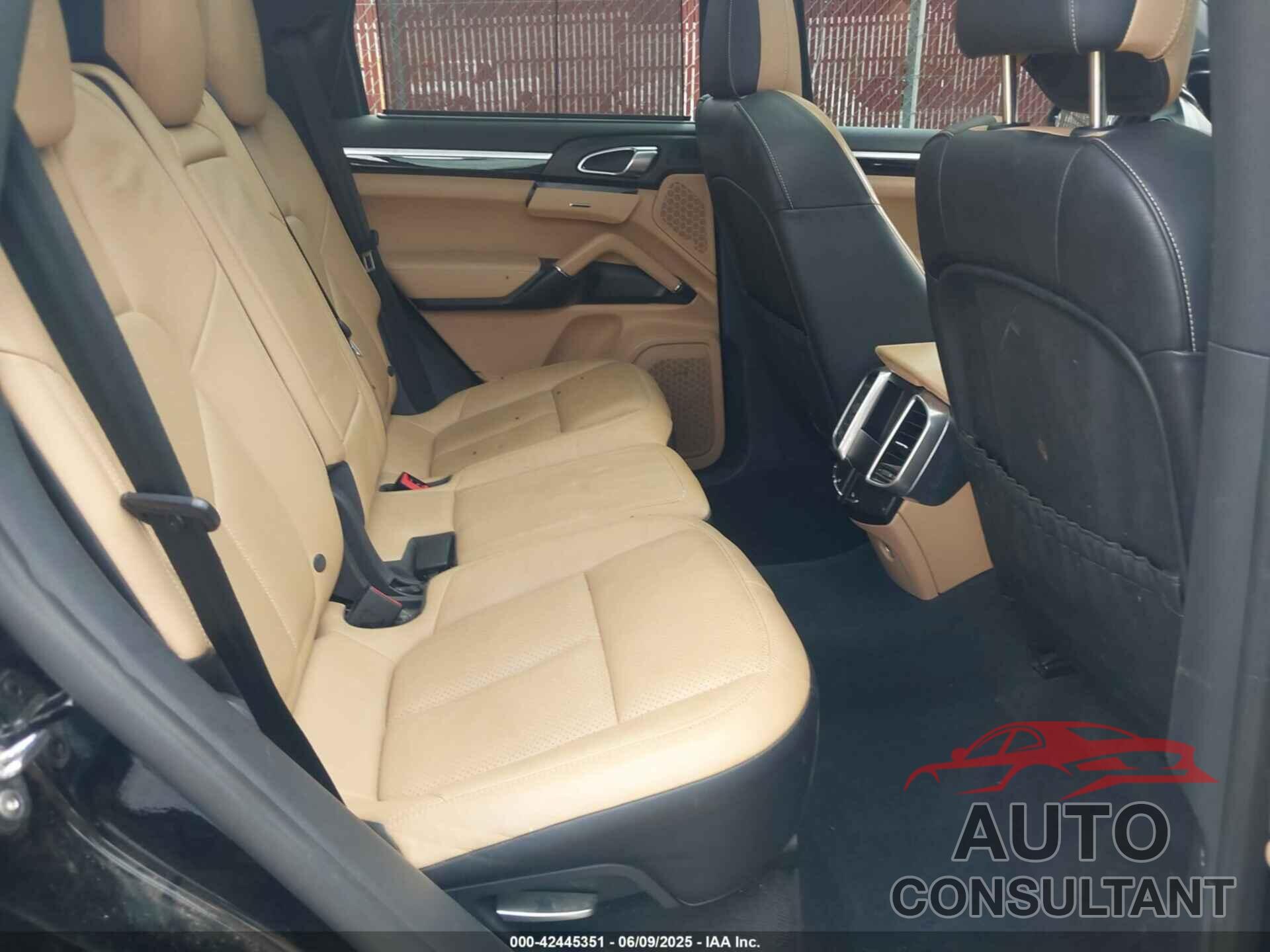 PORSCHE CAYENNE 2014 - WP1AA2A26ELA97738