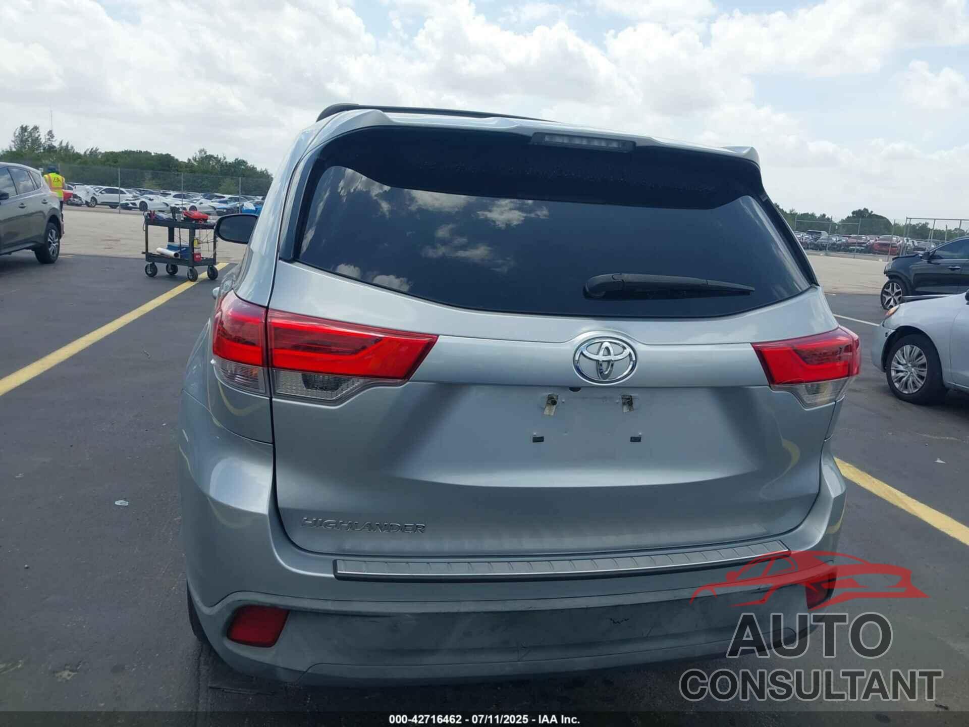 TOYOTA HIGHLANDER 2017 - 5TDZARFH1HS030302