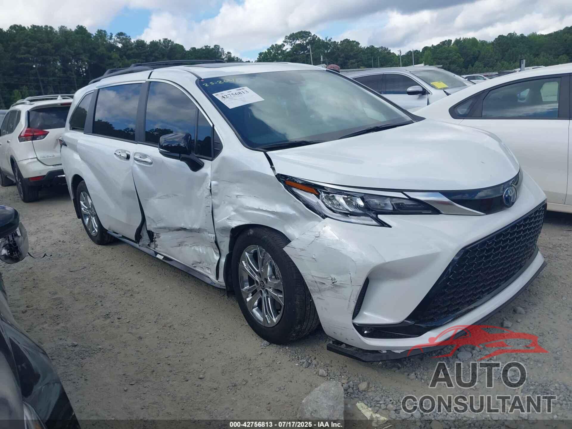 TOYOTA SIENNA 2023 - 5TDCSKFC7PS081994