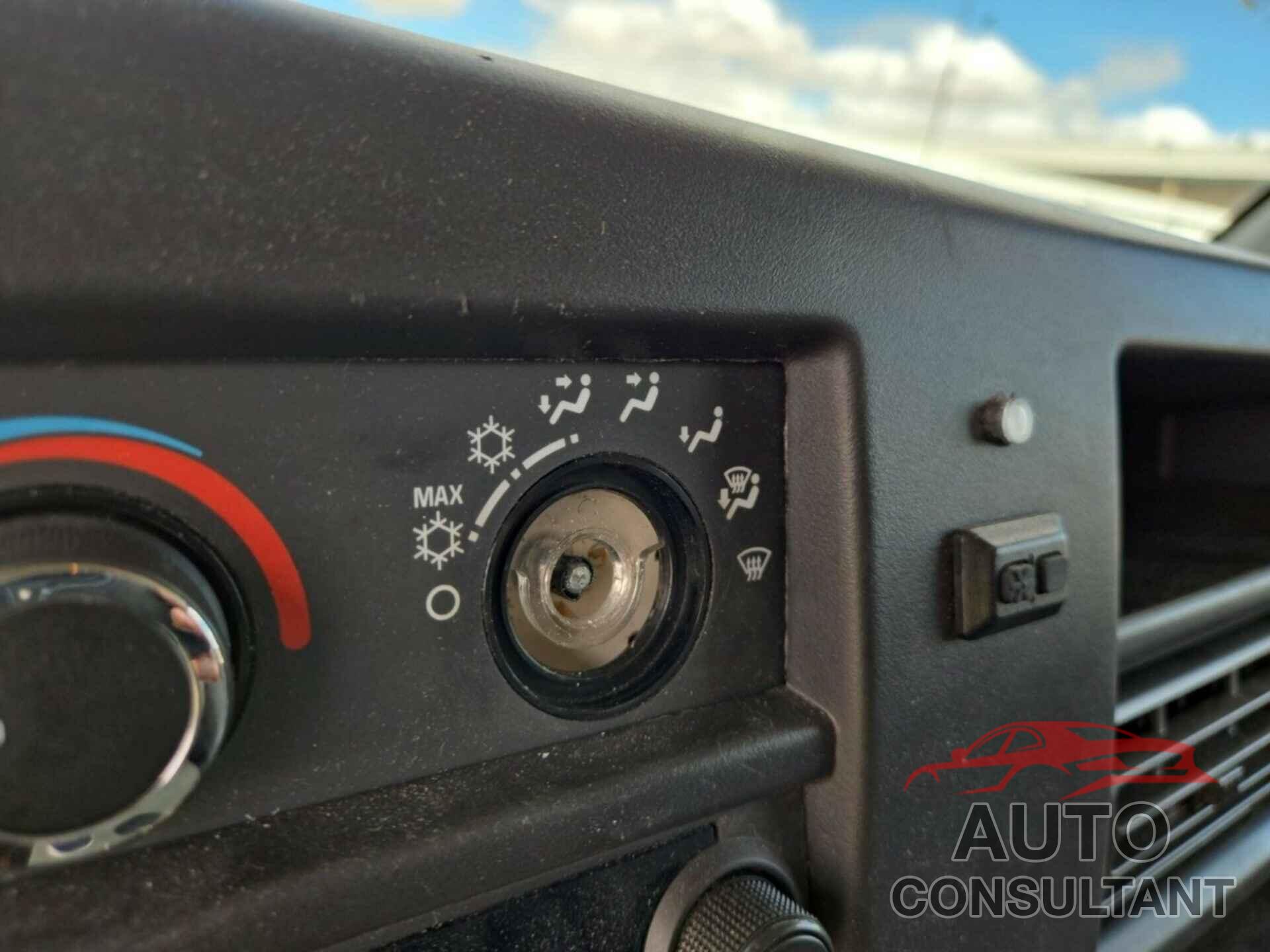 CHEVROLET EXPRESS G3500 2017 - 1GCZGGFG8H1198221