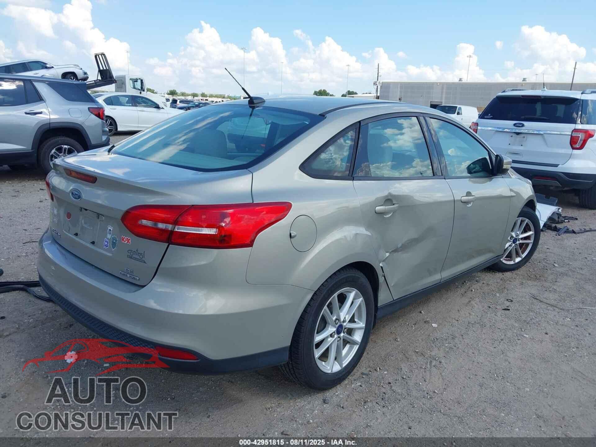 FORD FOCUS 2015 - 1FADP3F26FL210557