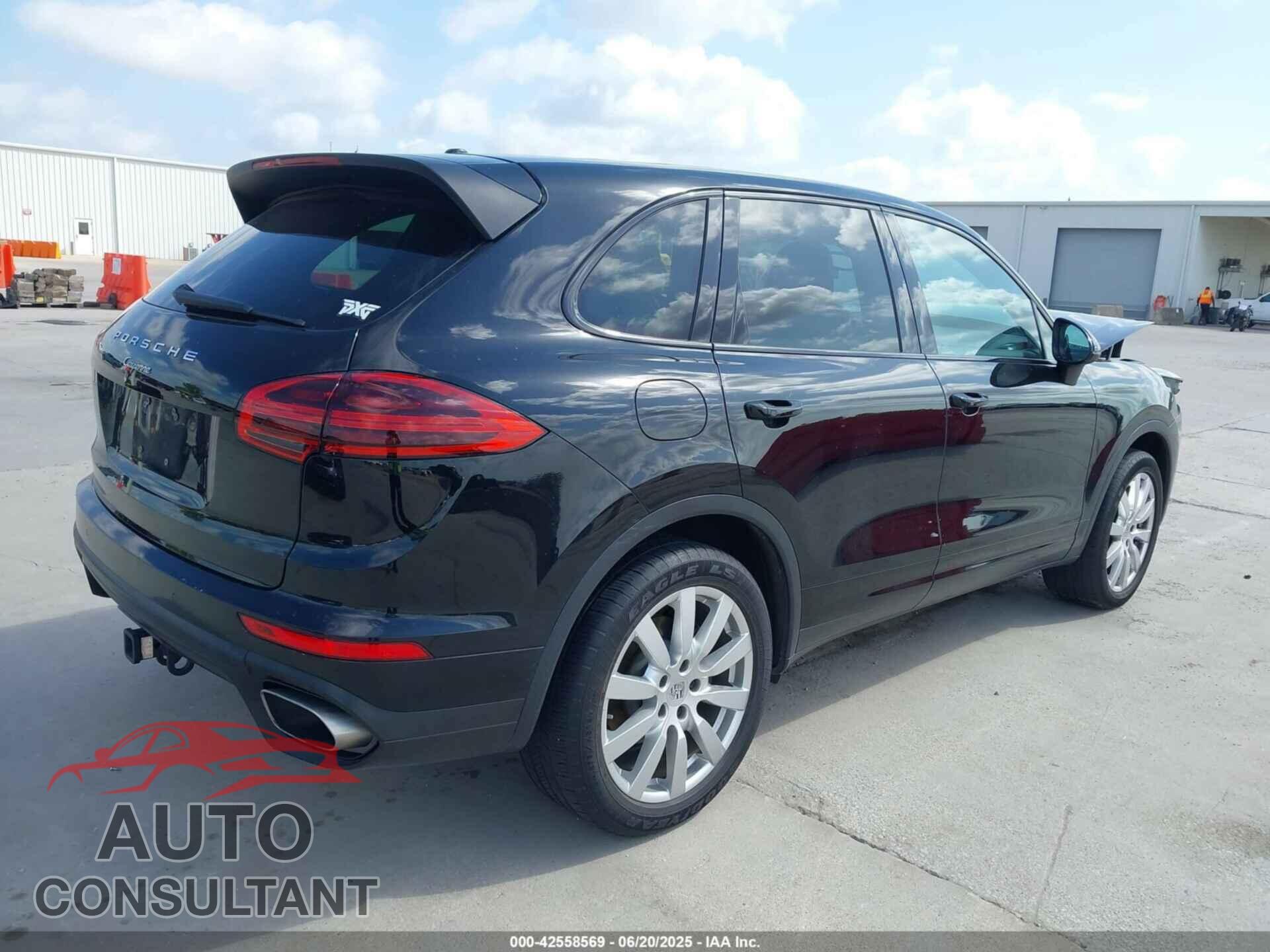 PORSCHE CAYENNE 2017 - WP1AA2A22HKA91607