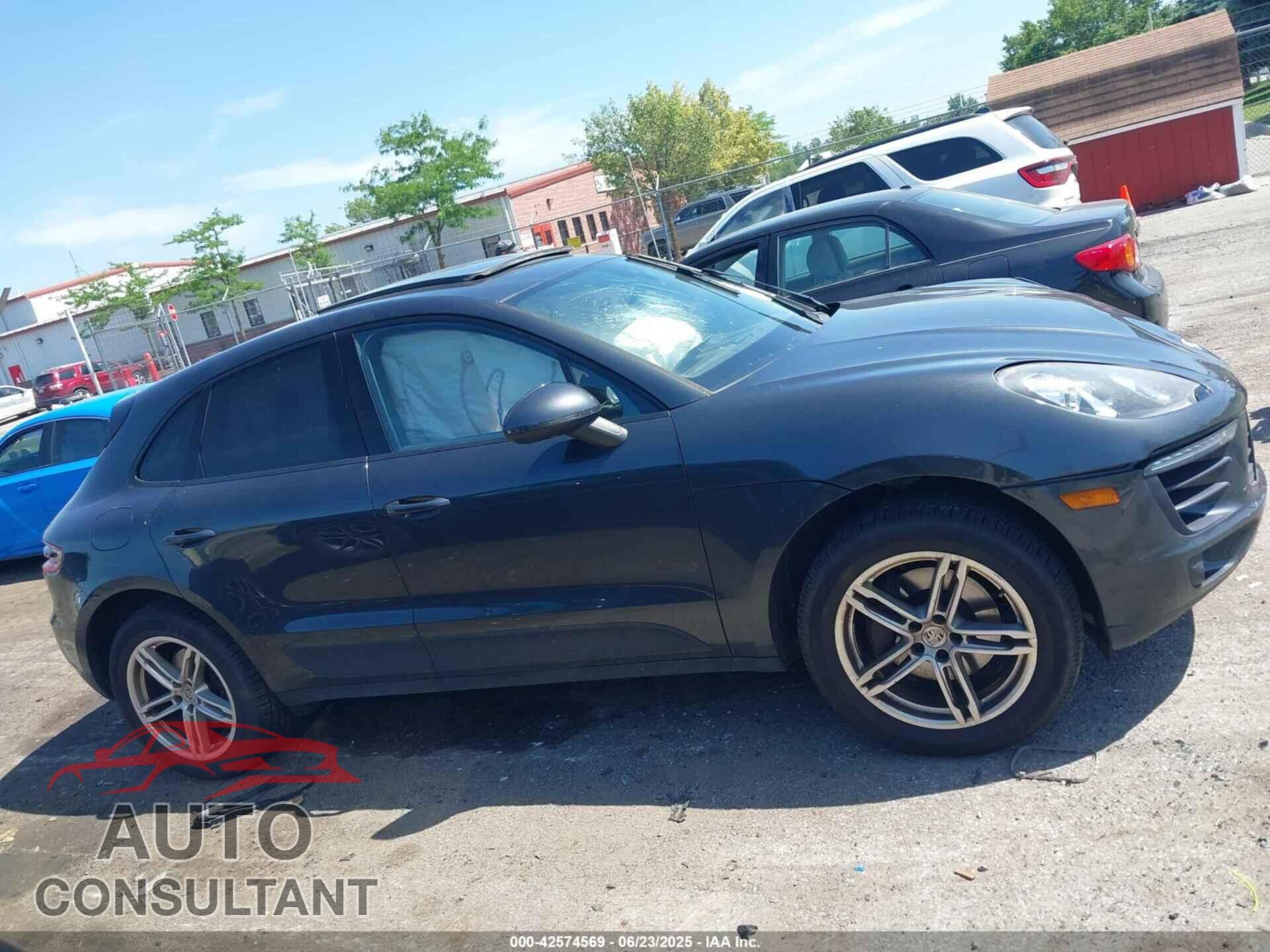 PORSCHE MACAN 2017 - WP1AA2A58HLB01772