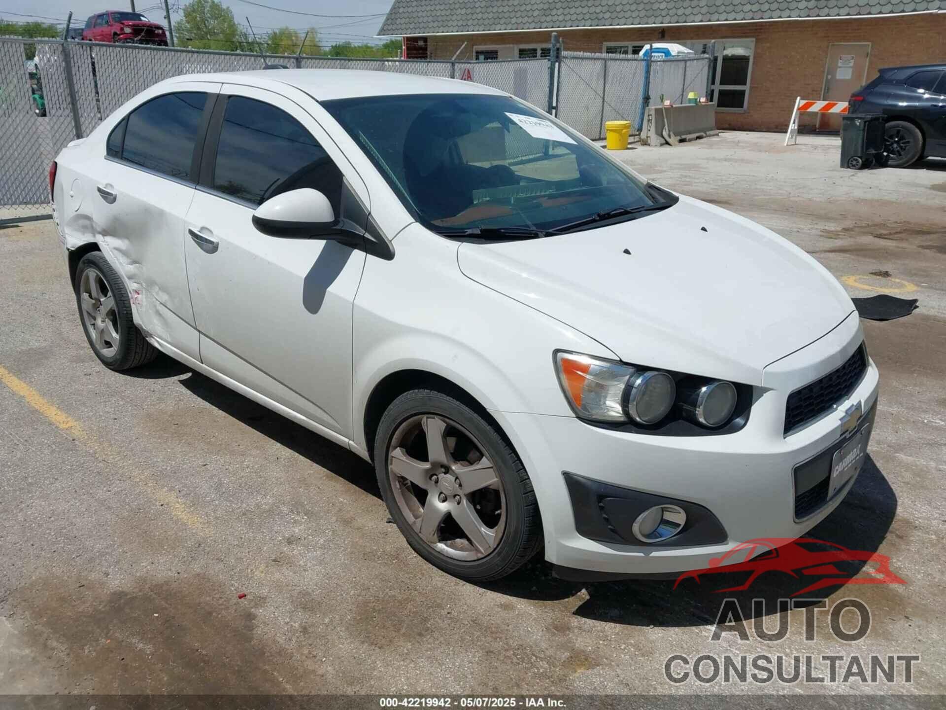 CHEVROLET SONIC 2015 - 1G1JE5SBXF4140813