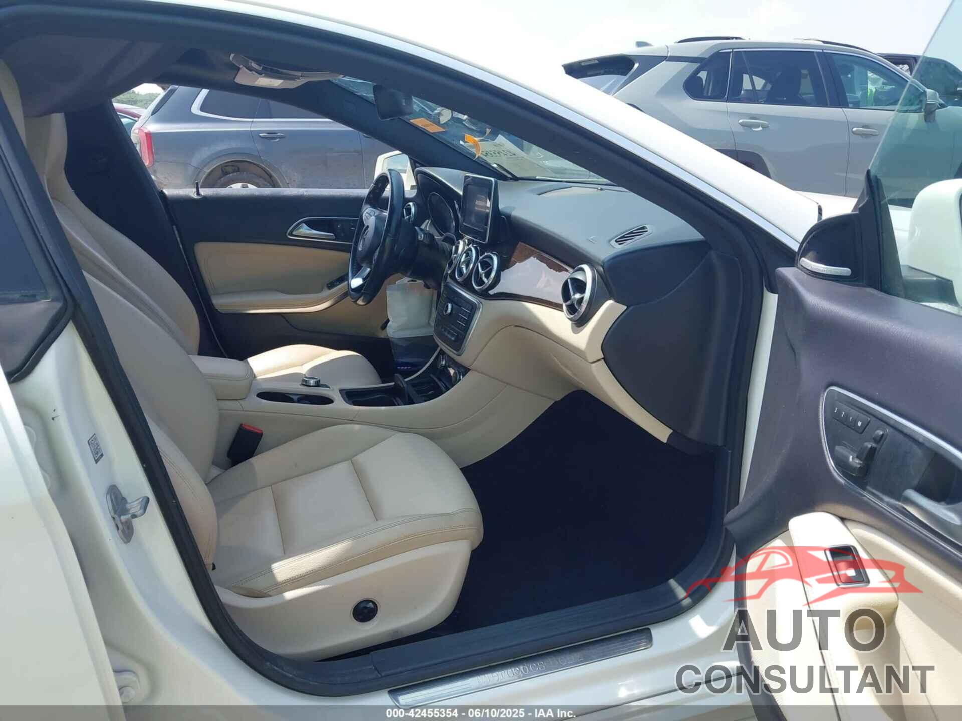 MERCEDES-BENZ CLA 250 2015 - WDDSJ4EB2FN168201