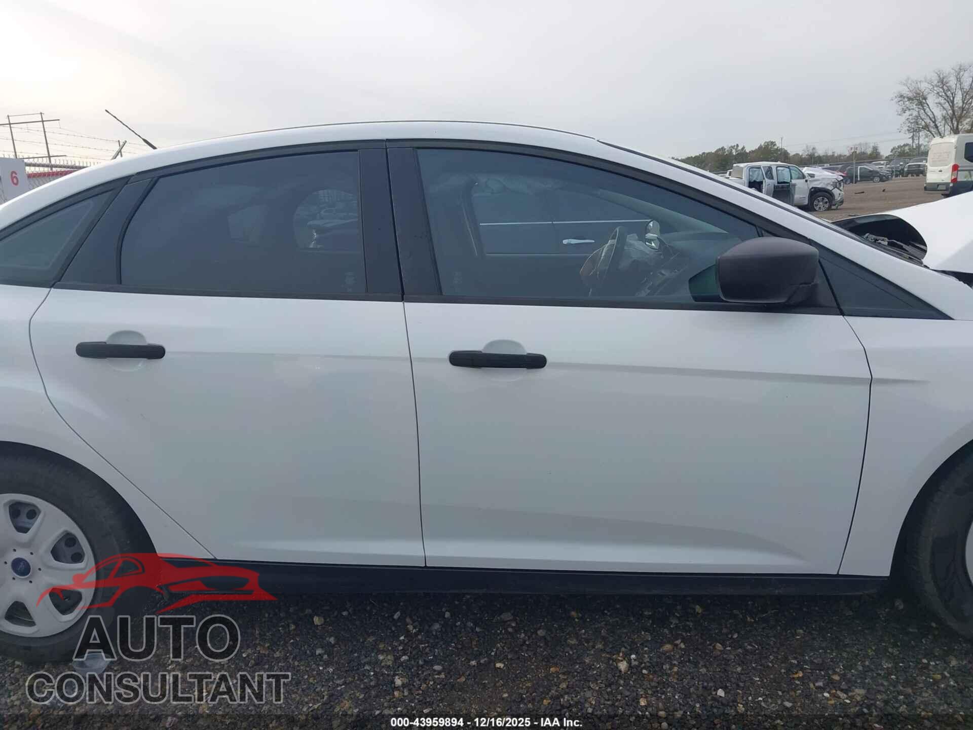 FORD FOCUS 2017 - 1FADP3E28HL301933