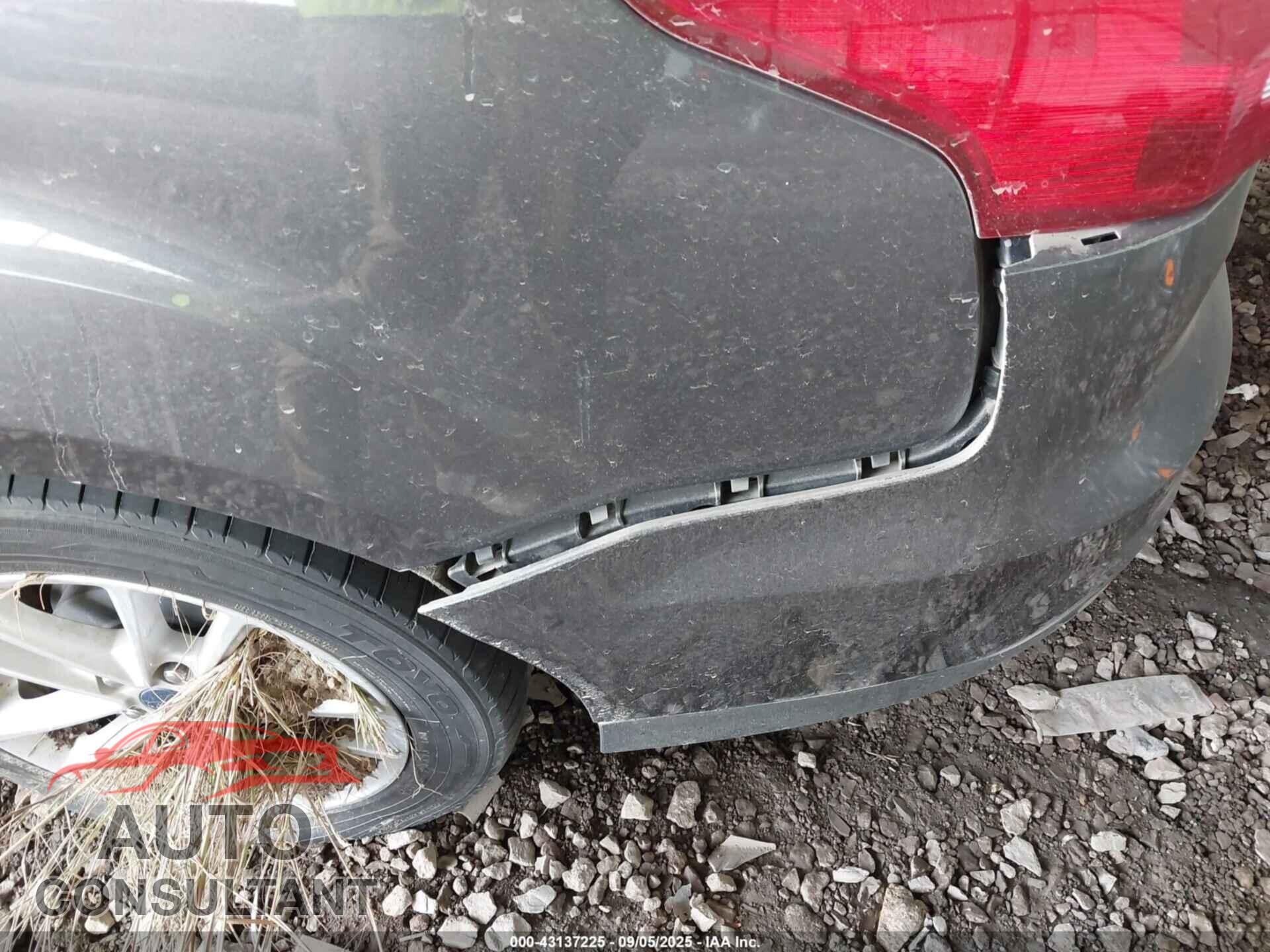 FORD FOCUS 2017 - 1FADP3F24HL299533