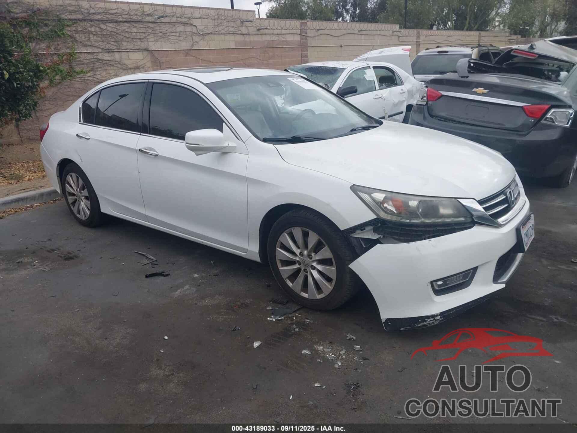 HONDA ACCORD 2013 - 1HGCR3F85DA005228