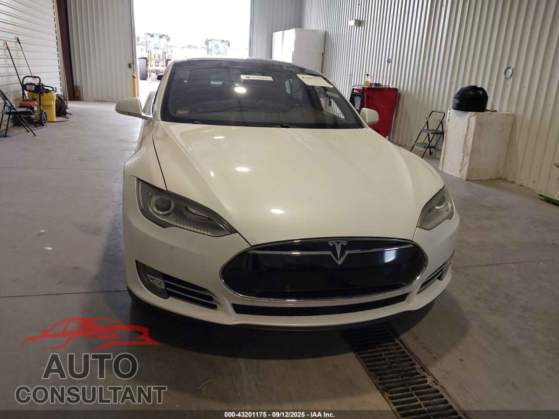 TESLA MODEL S 2015 - 5YJSA1E27FF112701
