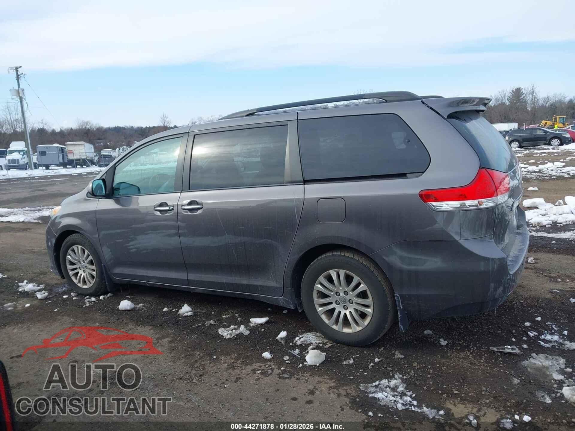 TOYOTA SIENNA 2013 - 5TDYK3DC8DS372997