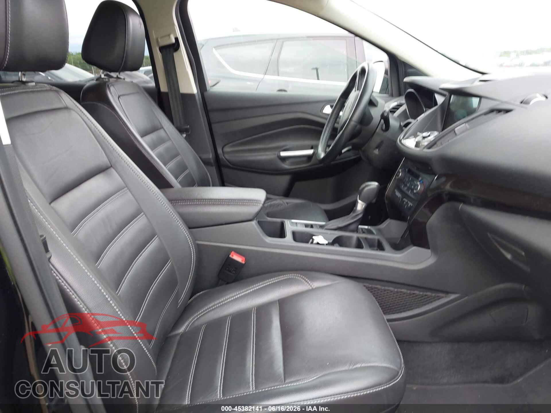 FORD ESCAPE 2017 - 1FMCU9JD7HUE91741