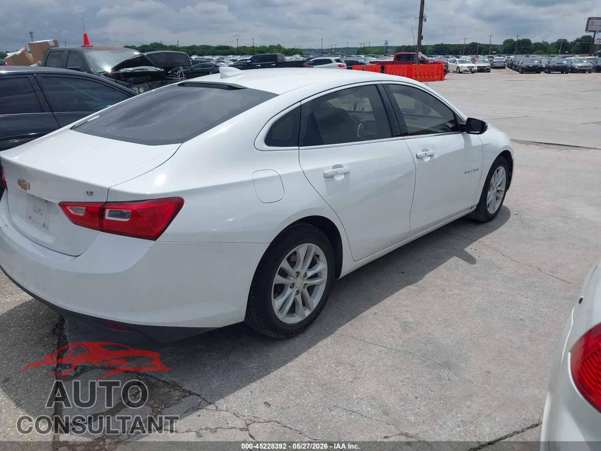 CHEVROLET MALIBU 2016 - 1G1ZE5ST9GF247935