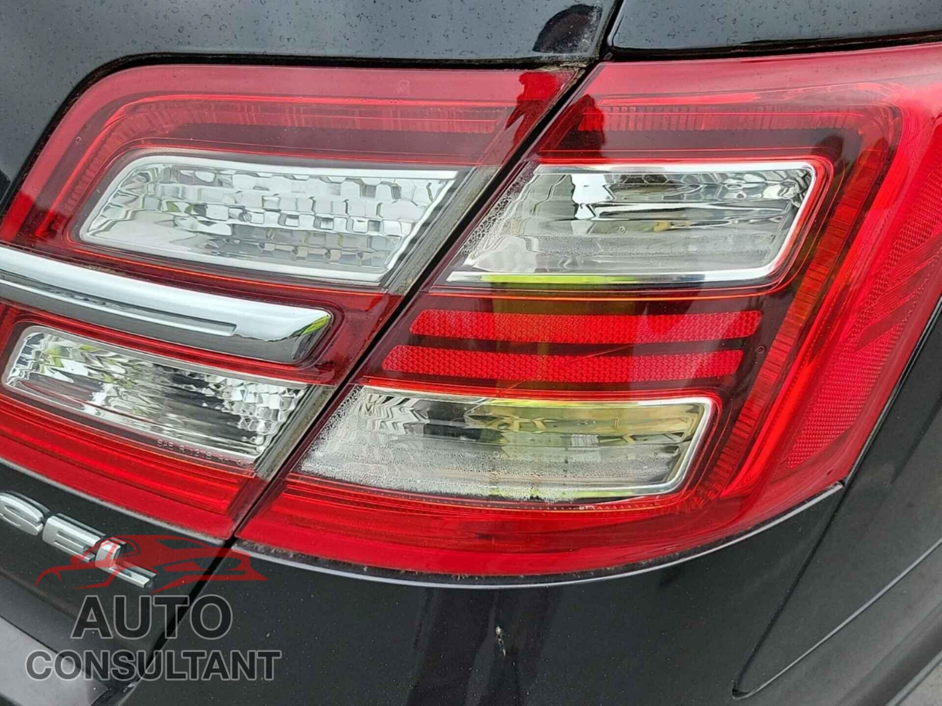 FORD TAURUS 2019 - 1FAHP2E82KG116437