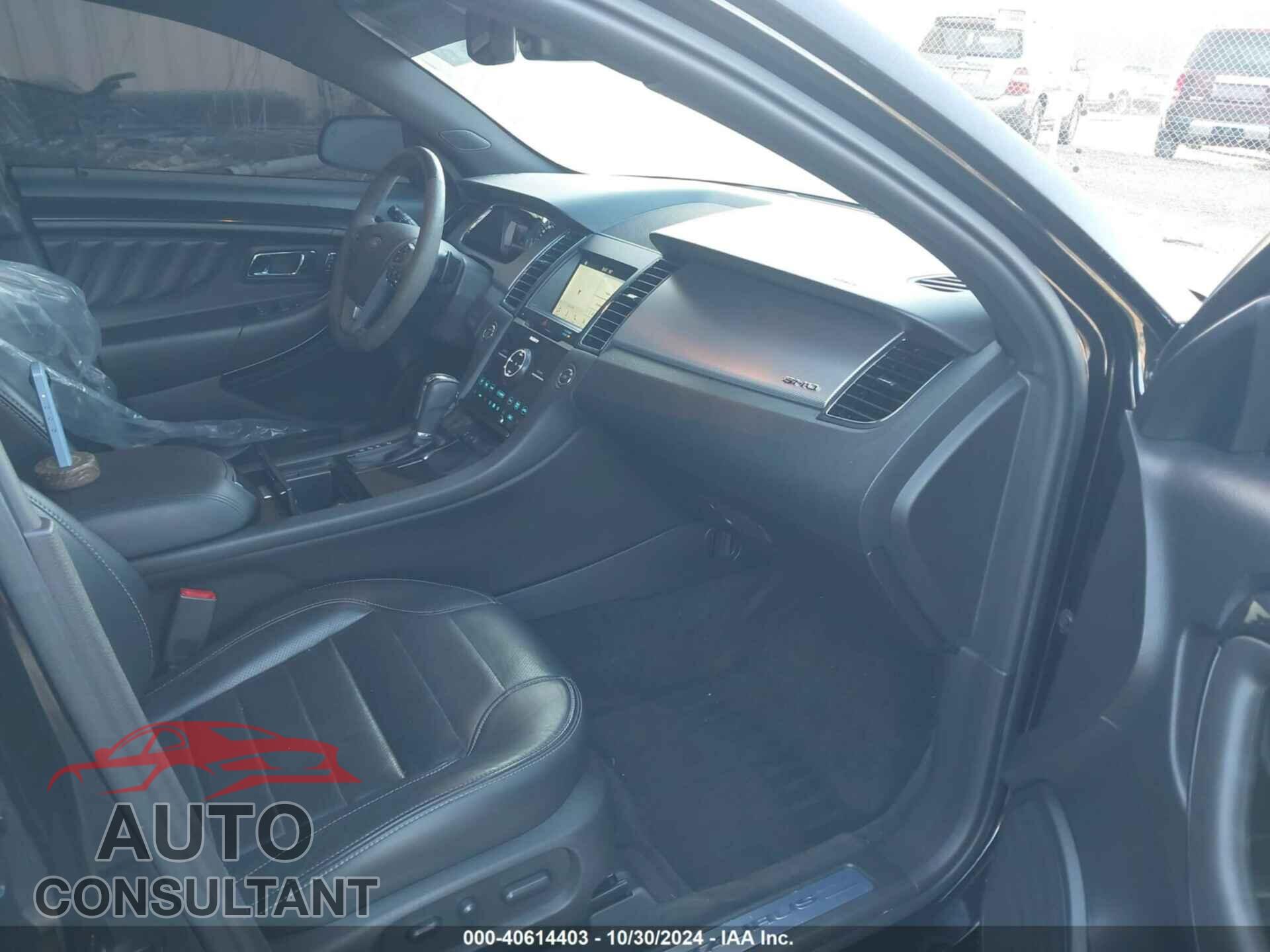 FORD TAURUS 2018 - 1FAHP2KT8JG100959