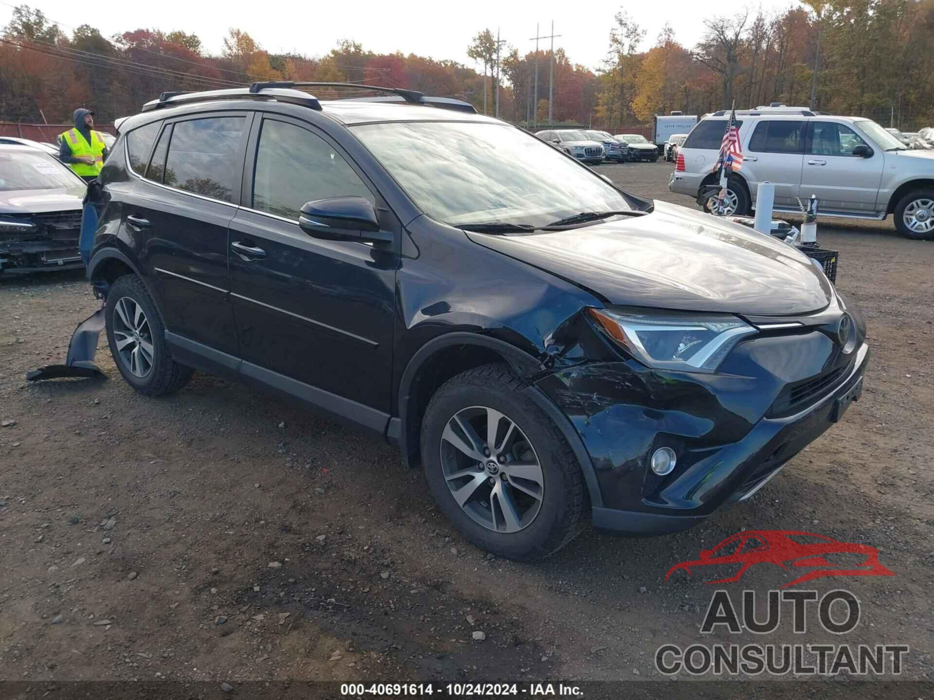 TOYOTA RAV4 2017 - JTMRFREV2HJ168386
