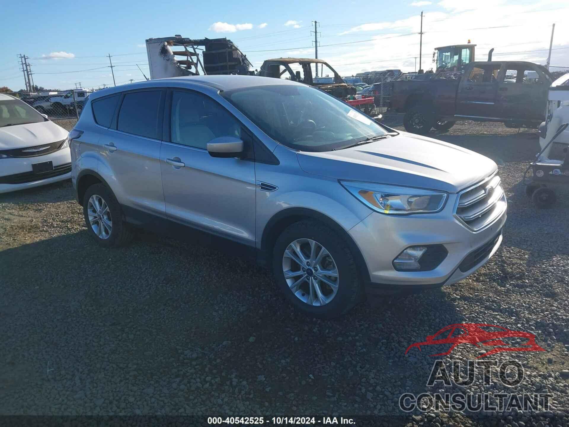 FORD ESCAPE 2017 - 1FMCU9G92HUB46037