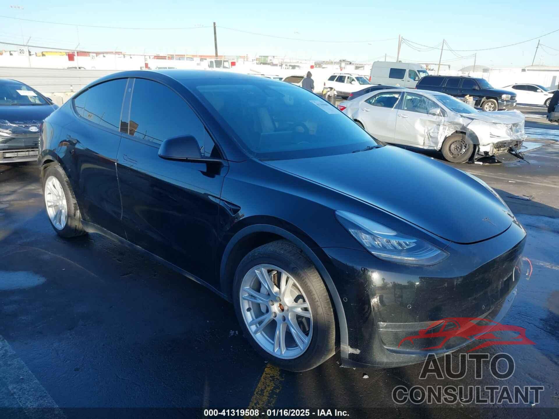 TESLA MODEL Y 2021 - 5YJYGAEE8MF213455