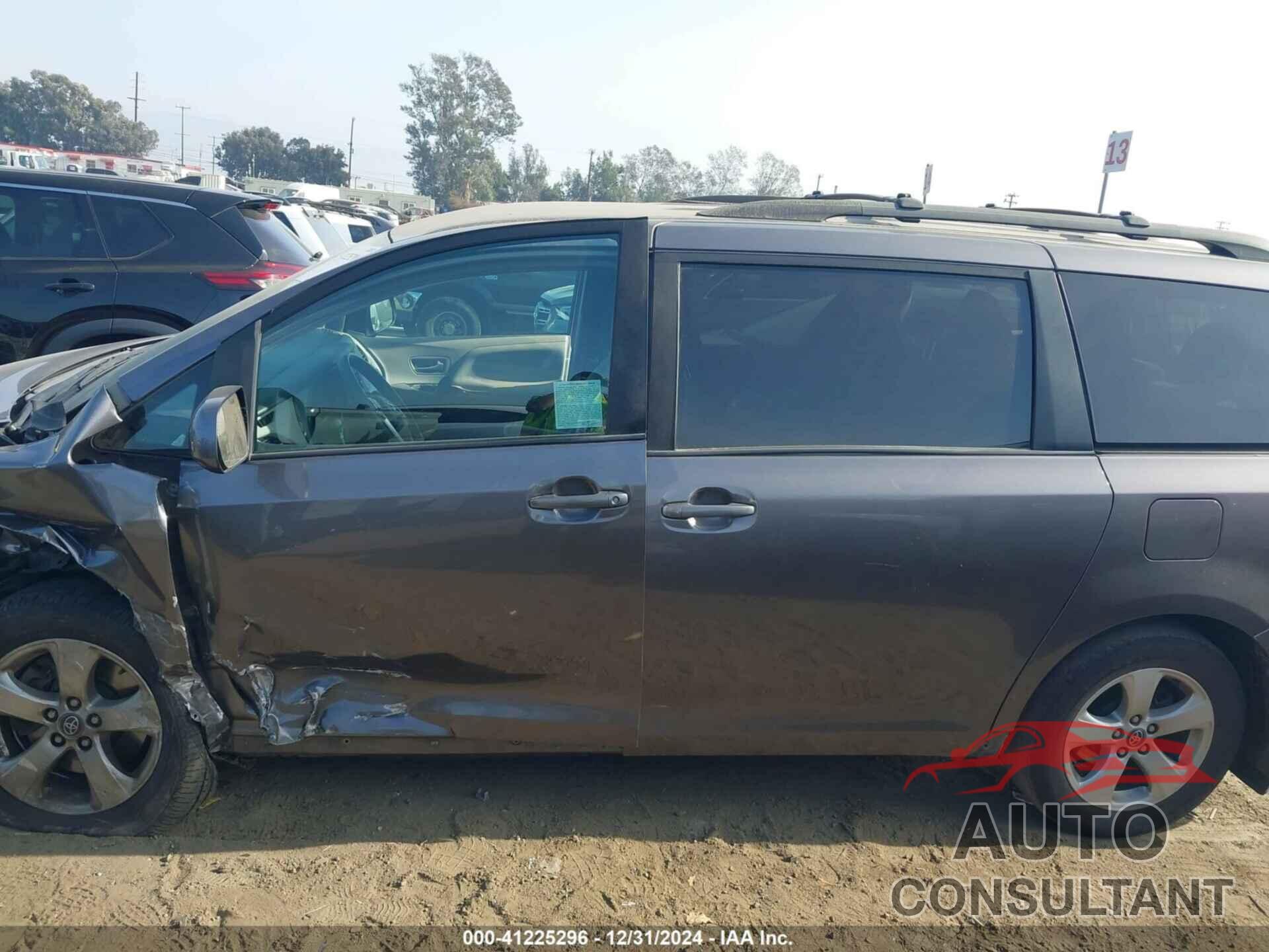 TOYOTA SIENNA 2019 - 5TDKZ3DC4KS987948