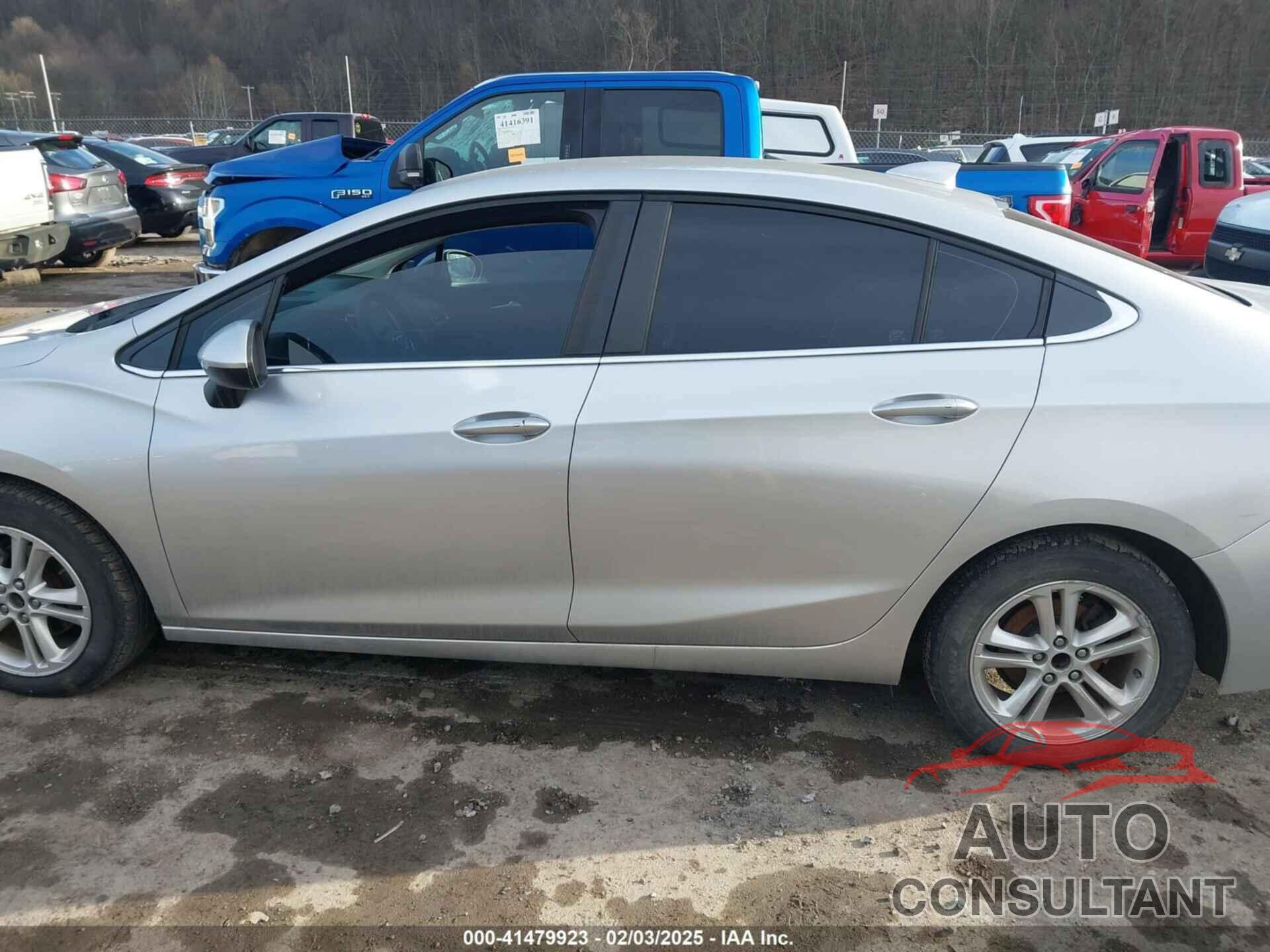 CHEVROLET CRUZE 2017 - 1G1BE5SM6H7137124