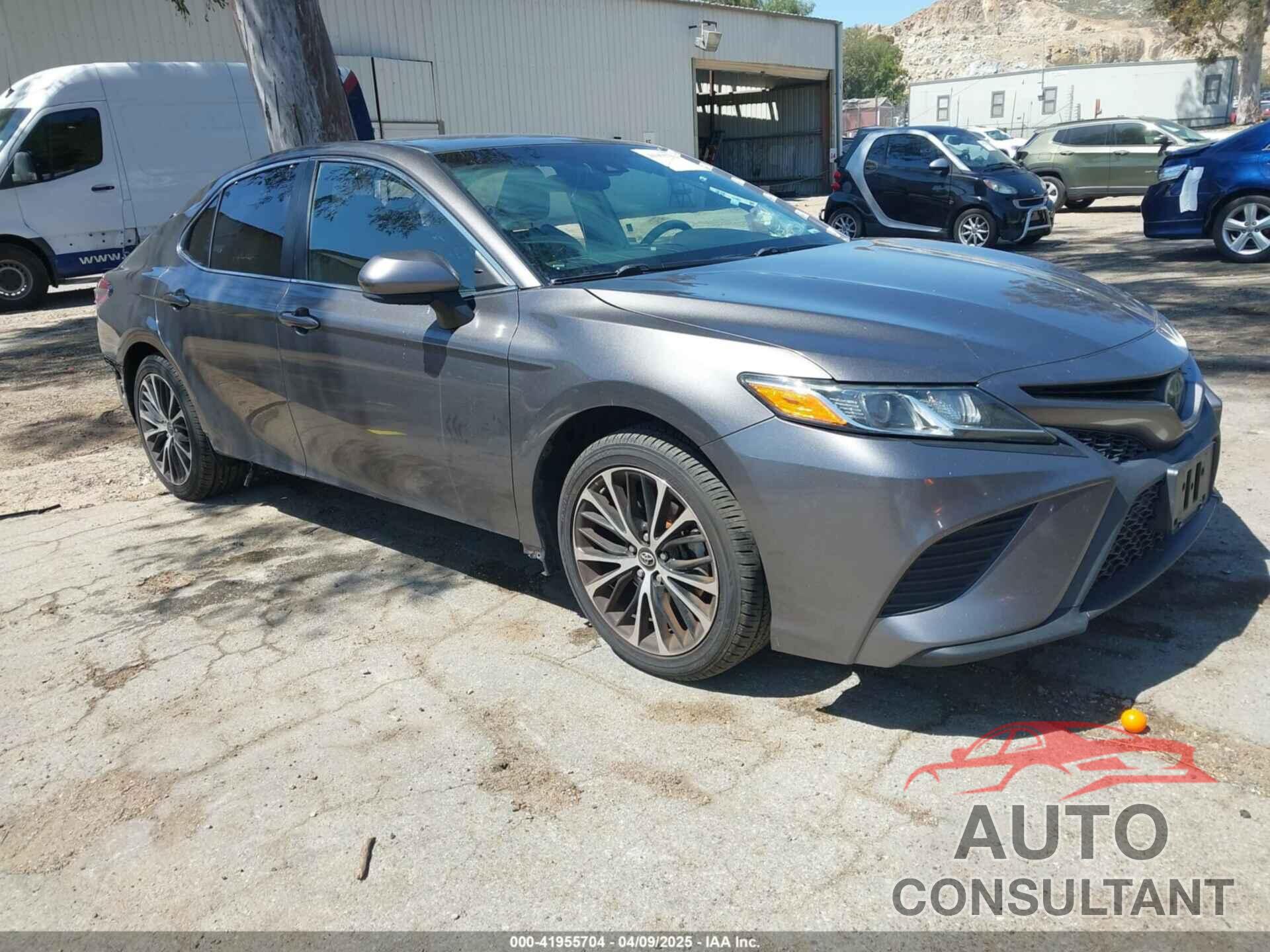 TOYOTA CAMRY 2018 - 4T1B11HK0JU646985