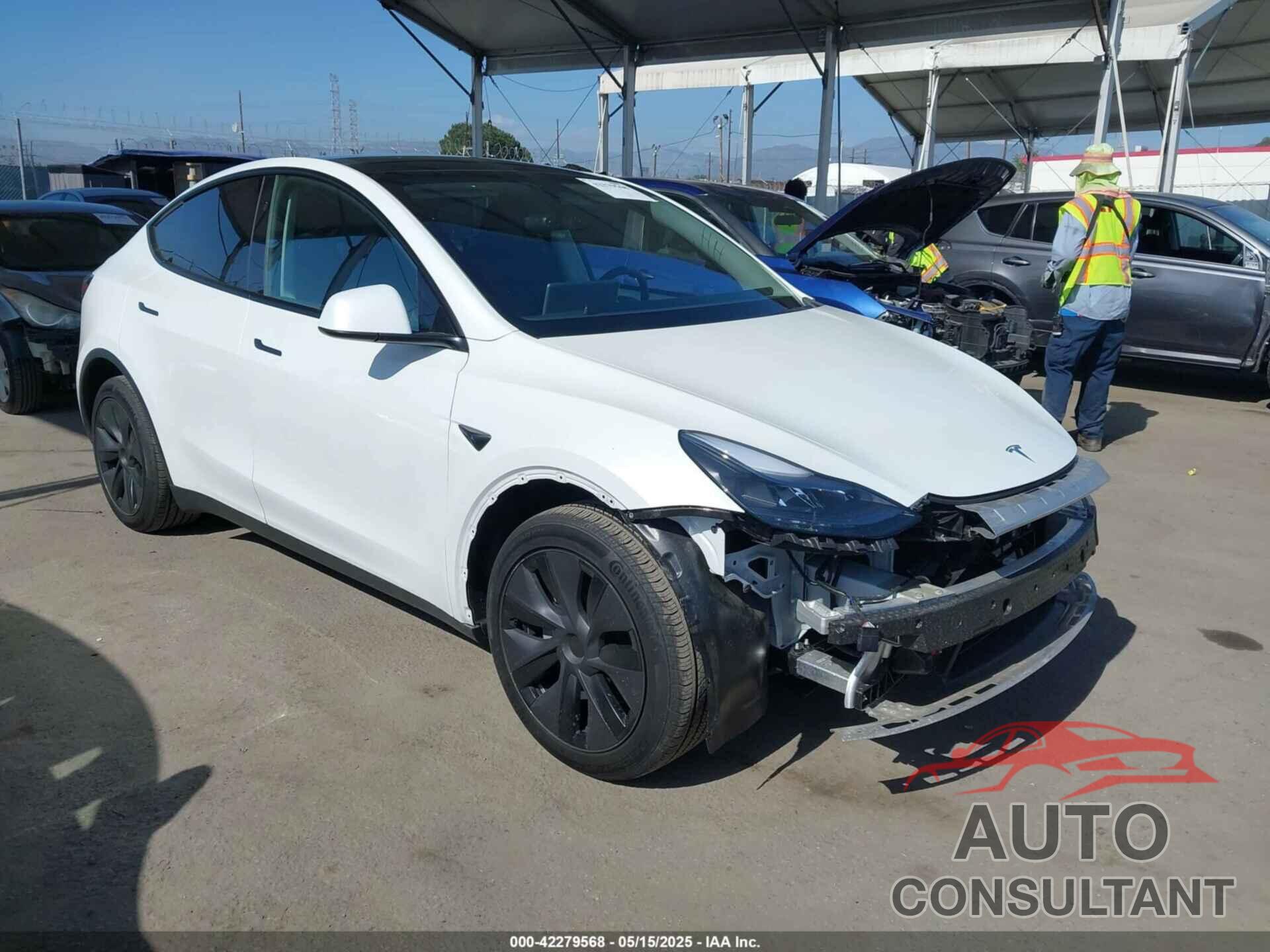 TESLA MODEL Y 2025 - 7SAYGDEE8SF256856