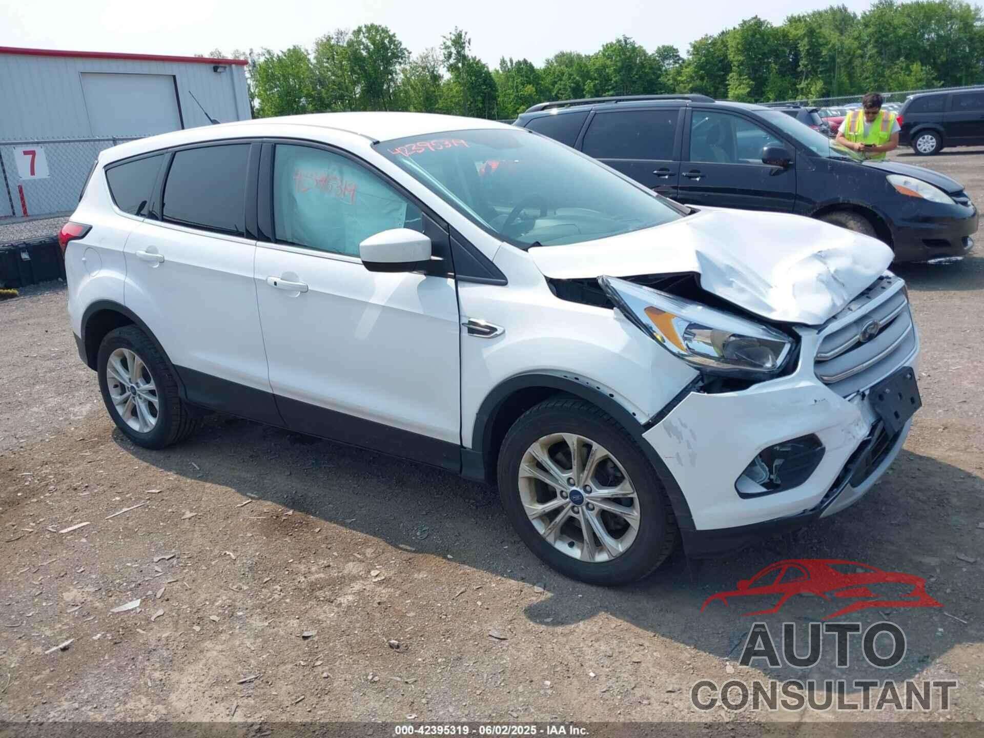 FORD ESCAPE 2019 - 1FMCU9GD1KUB14966