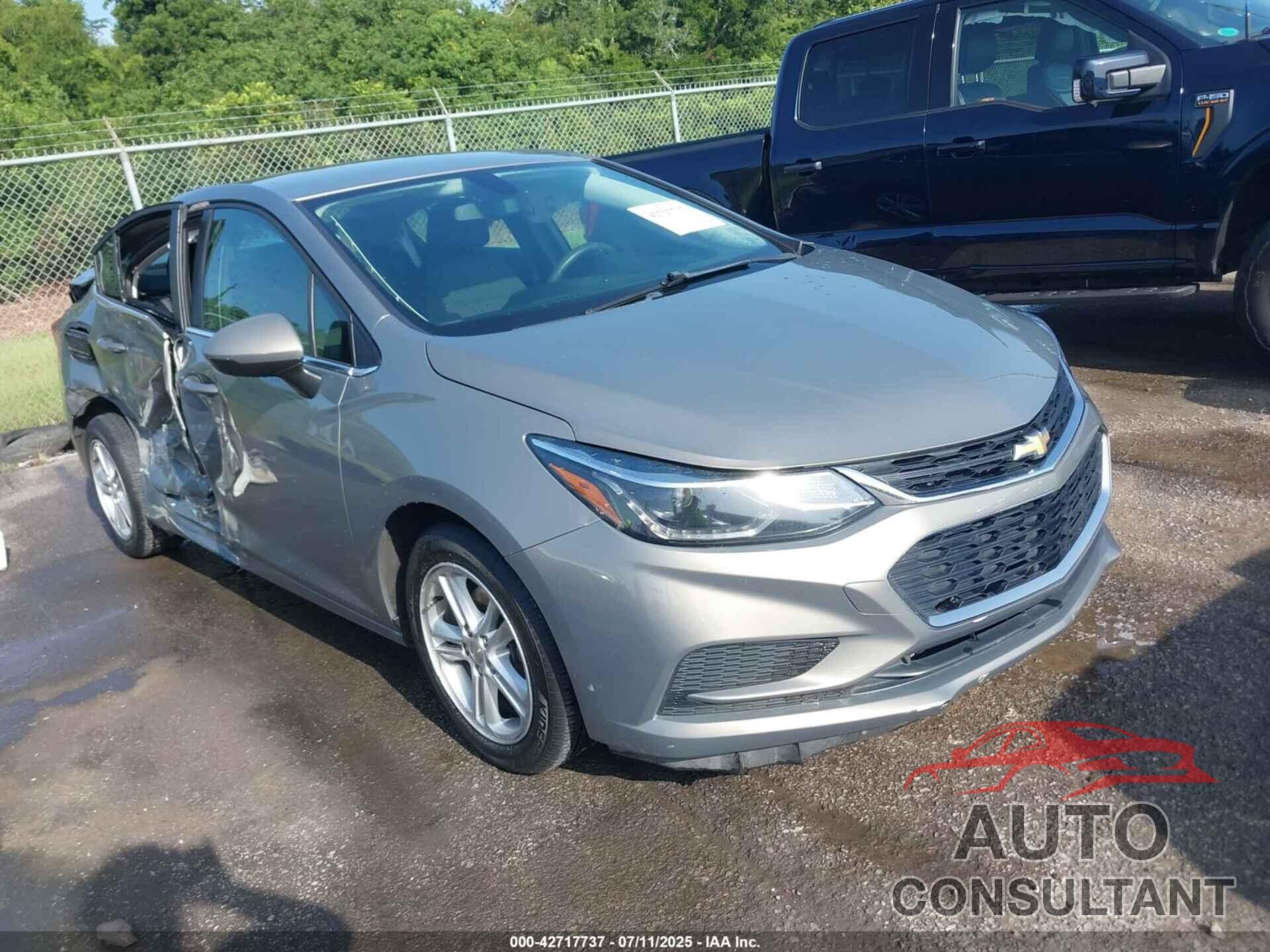 CHEVROLET CRUZE 2018 - 1G1BE5SM6J7247645