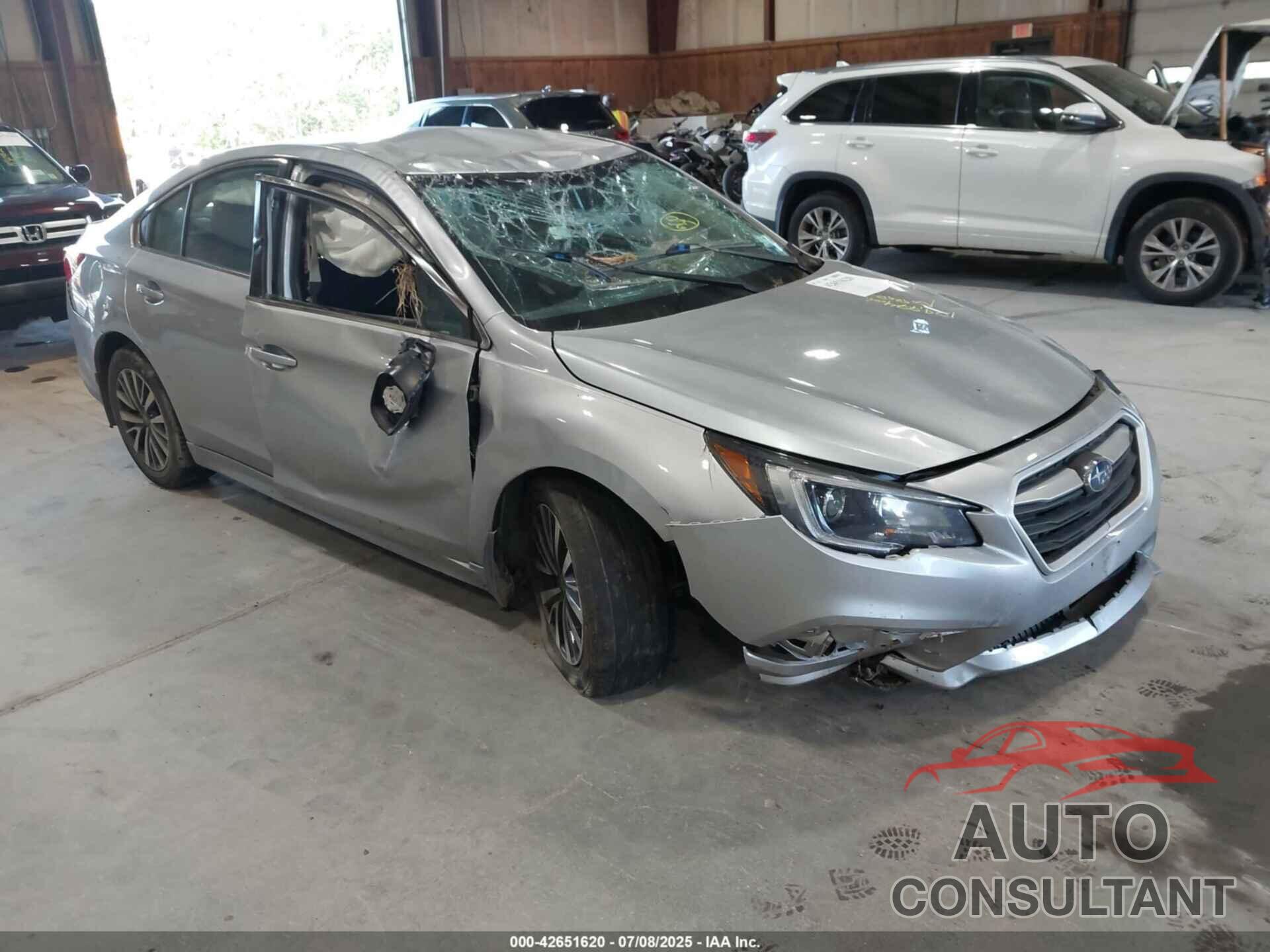 SUBARU LEGACY 2018 - 4S3BNAB68J3020398