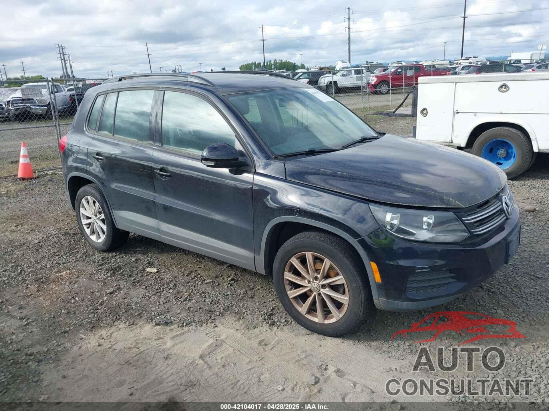 VOLKSWAGEN TIGUAN LIMITED 2018 - WVGAV7AX2JK002487