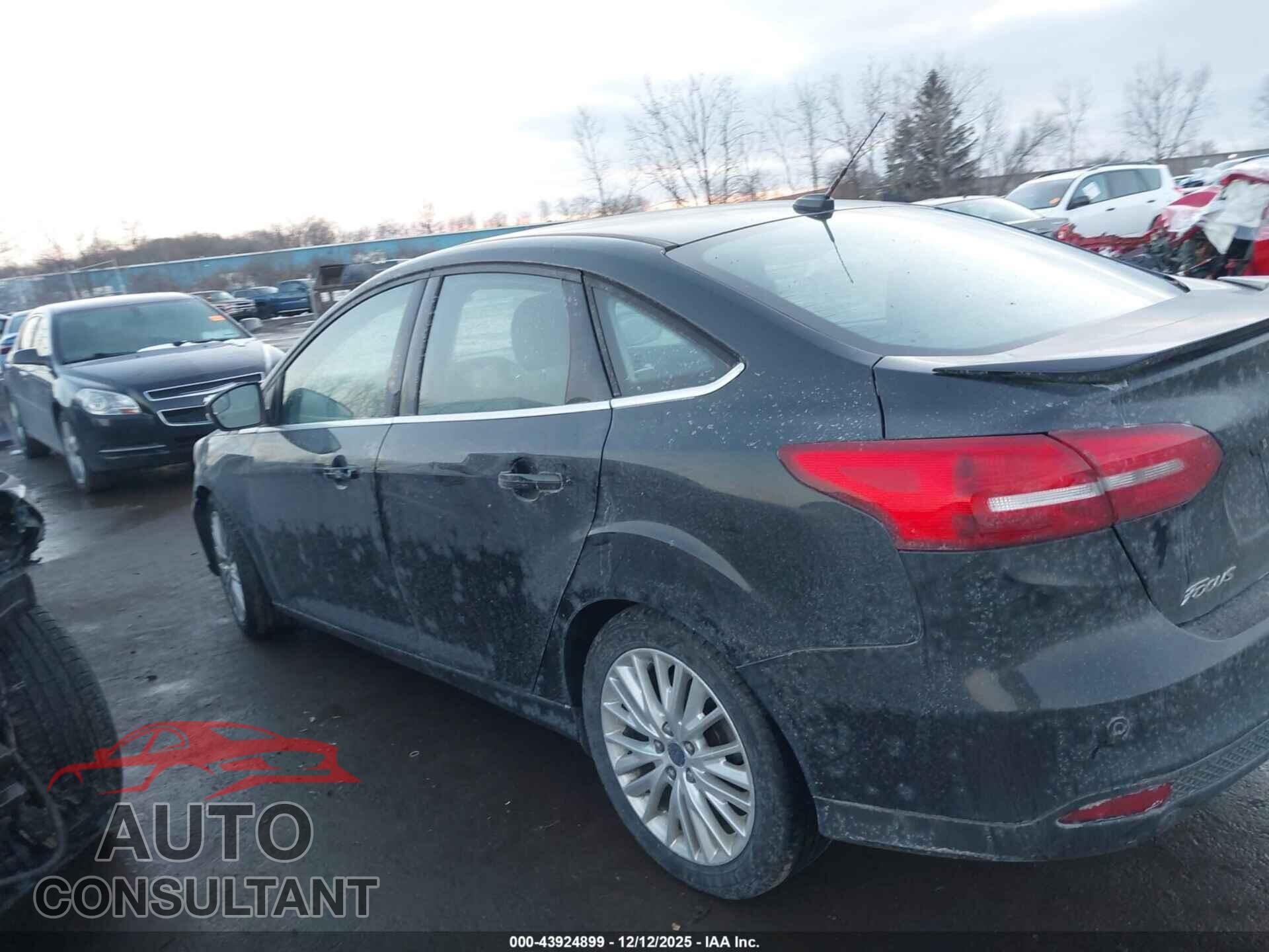 FORD FOCUS 2015 - 1FADP3J29FL323345