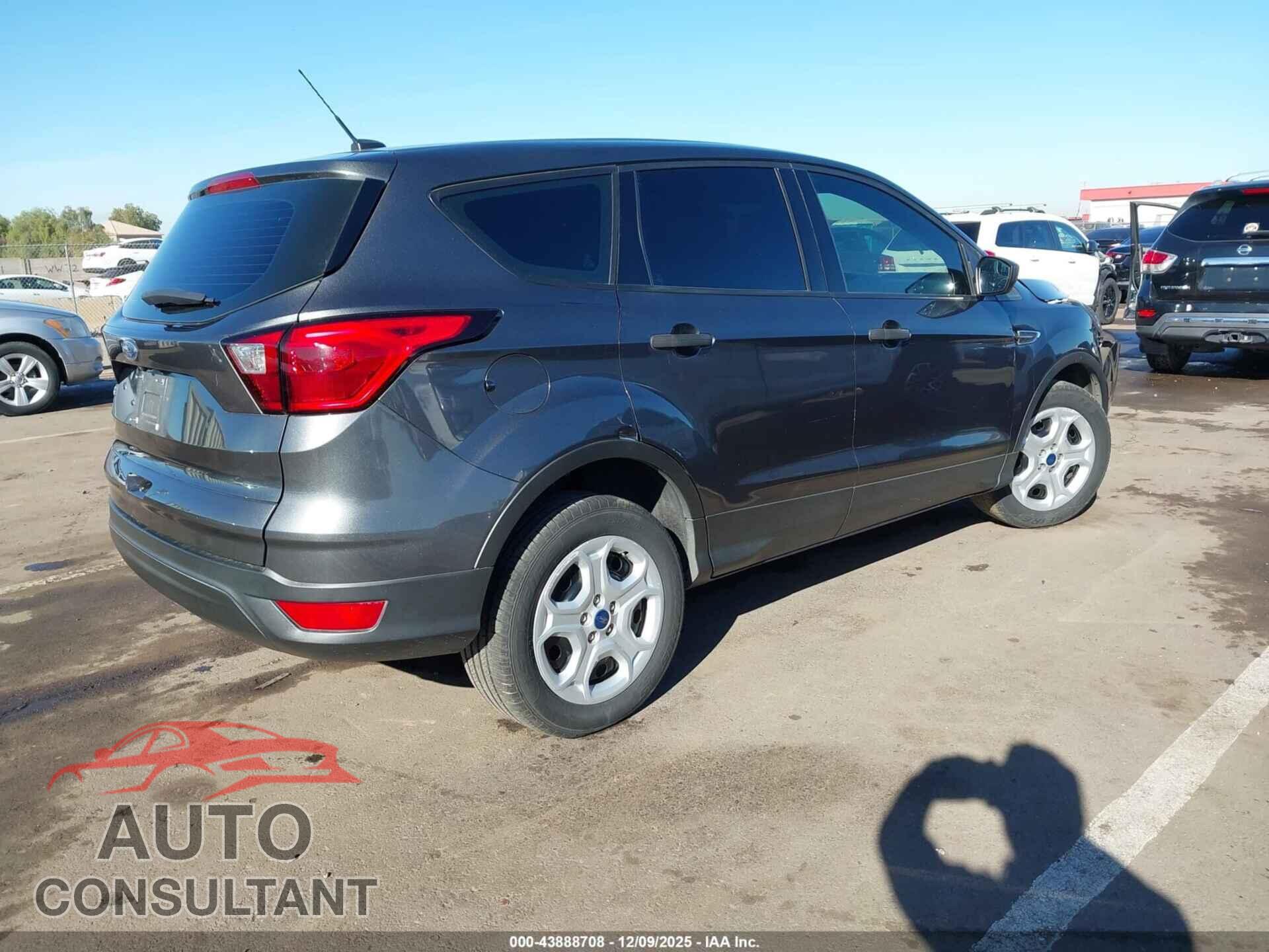 FORD ESCAPE 2019 - 1FMCU0F71KUC27825
